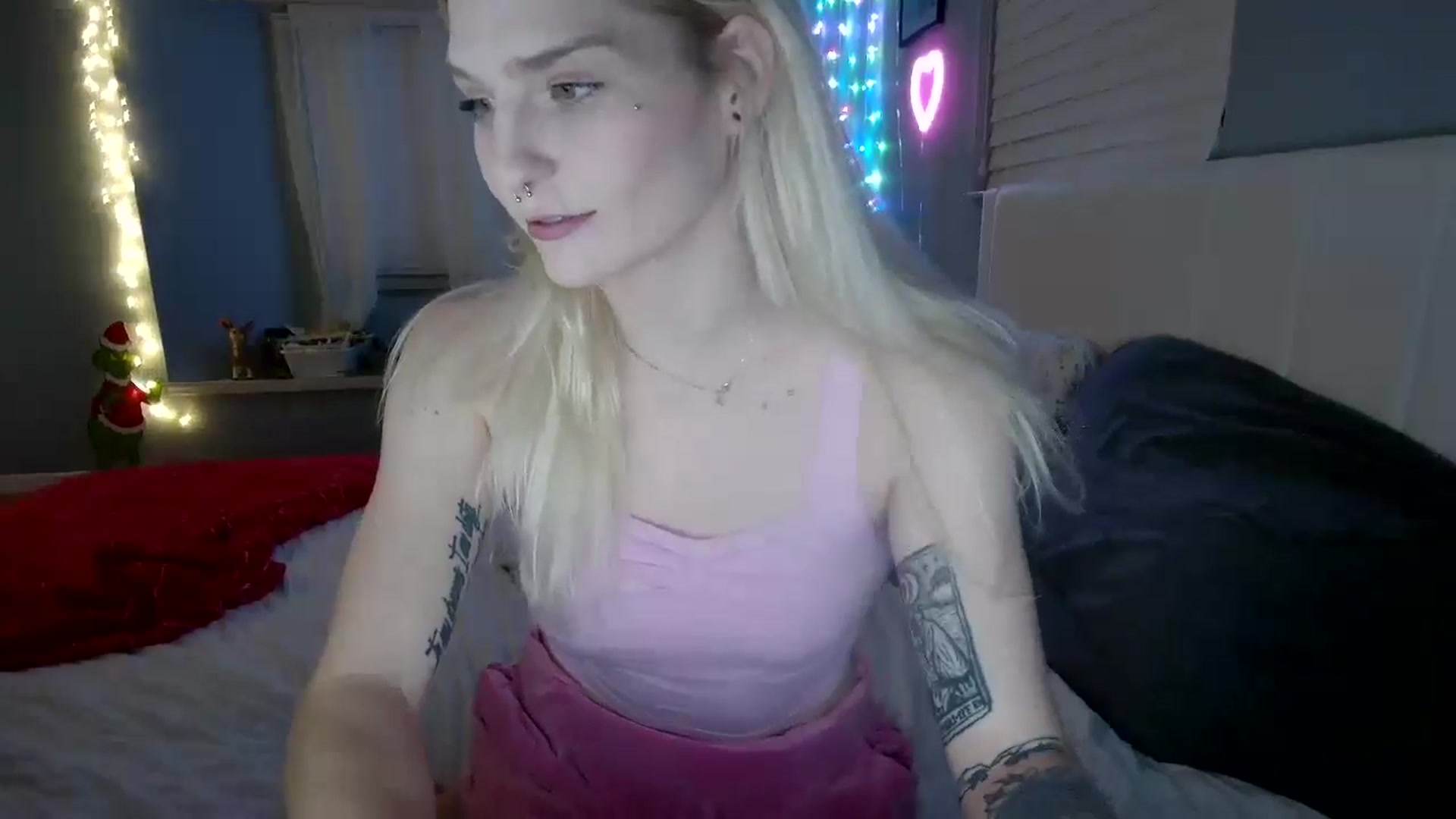 Gallery image thumbnail from DuckChan0's myfreecams stream on, 11/24/2024, 22:59 image 19 of 20