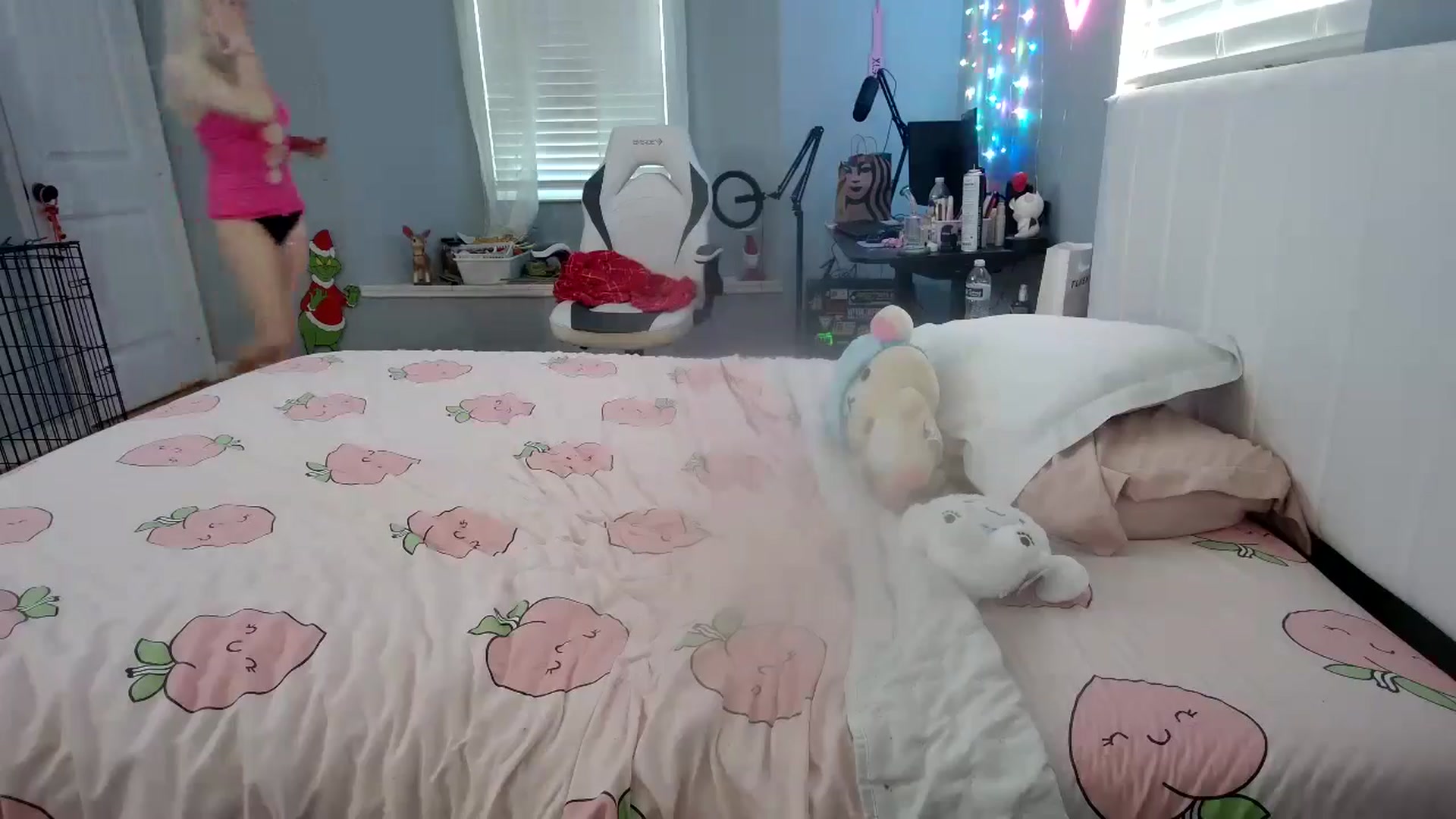 Gallery image thumbnail from DuckChan0's myfreecams stream on, 11/26/2024, 14:25 image 17 of 20