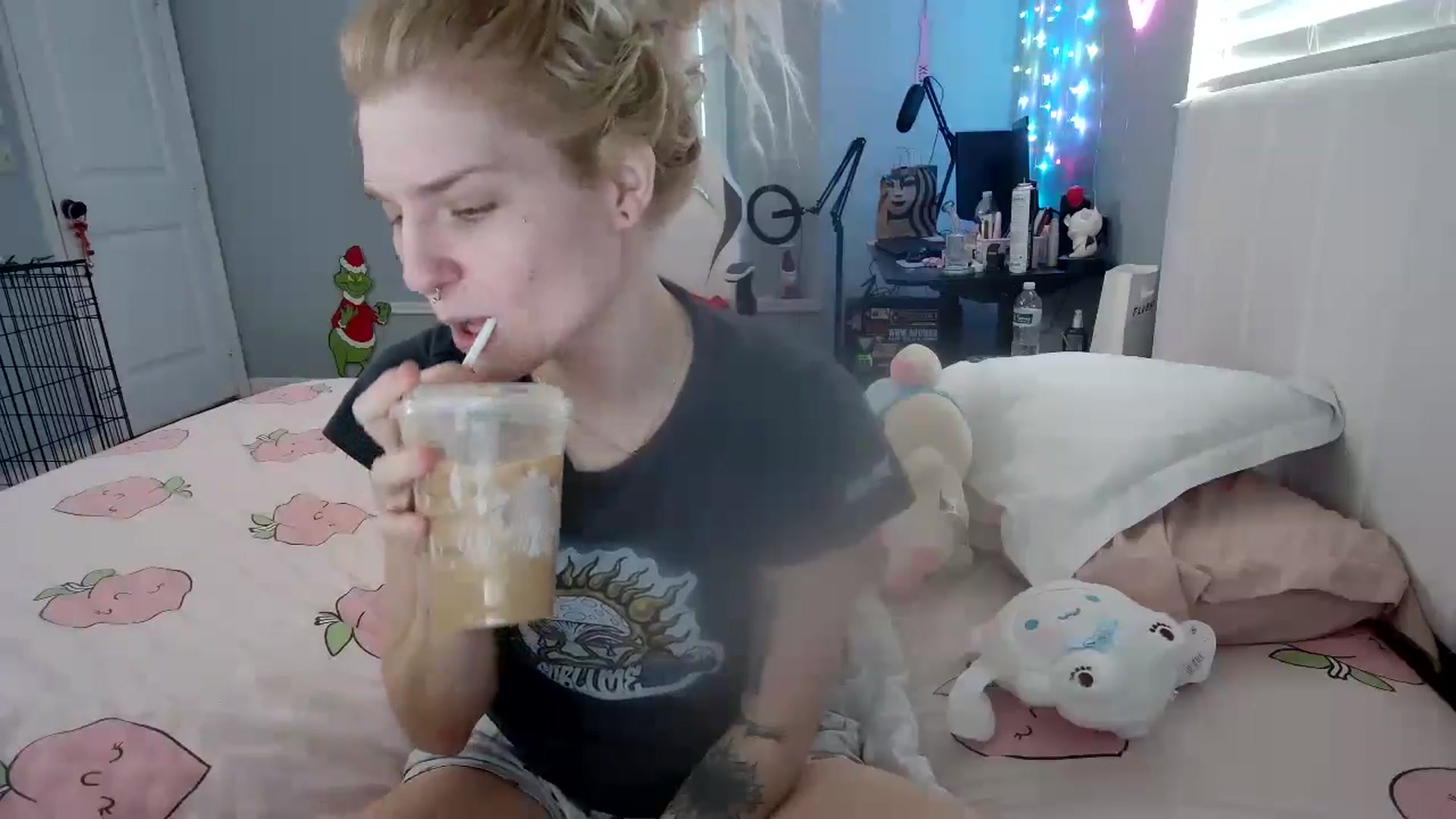 Gallery image thumbnail from DuckChan0's myfreecams stream on, 11/26/2024, 14:25 image 4 of 20