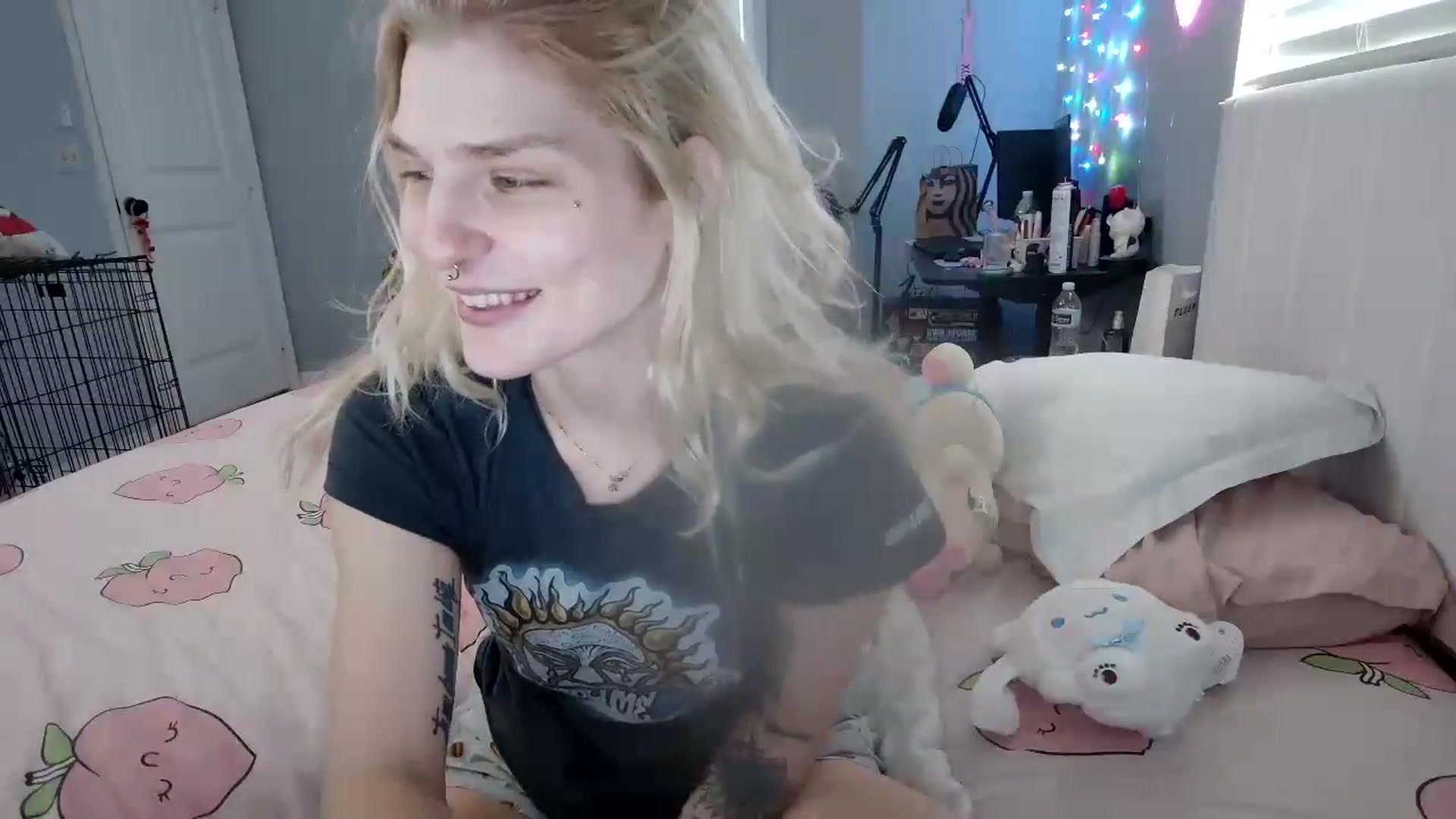 Gallery image thumbnail from DuckChan0's myfreecams stream on, 11/26/2024, 14:25 image 2 of 20
