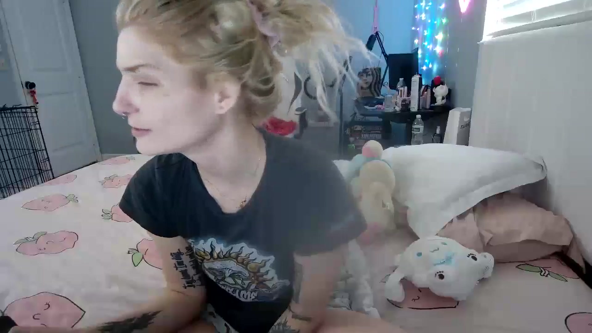 Gallery image thumbnail from DuckChan0's myfreecams stream on, 11/26/2024, 14:25 image 6 of 20
