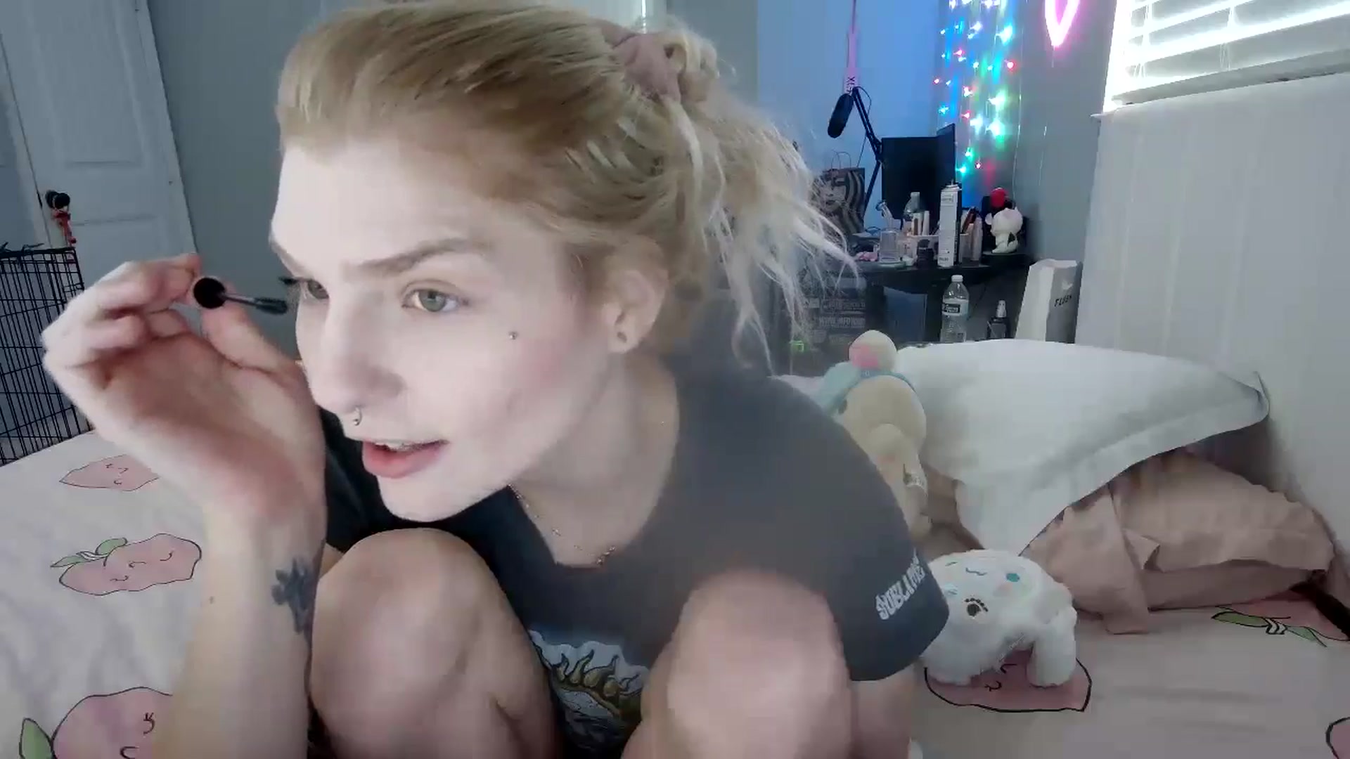 Gallery image thumbnail from DuckChan0's myfreecams stream on, 11/26/2024, 14:25 image 11 of 20