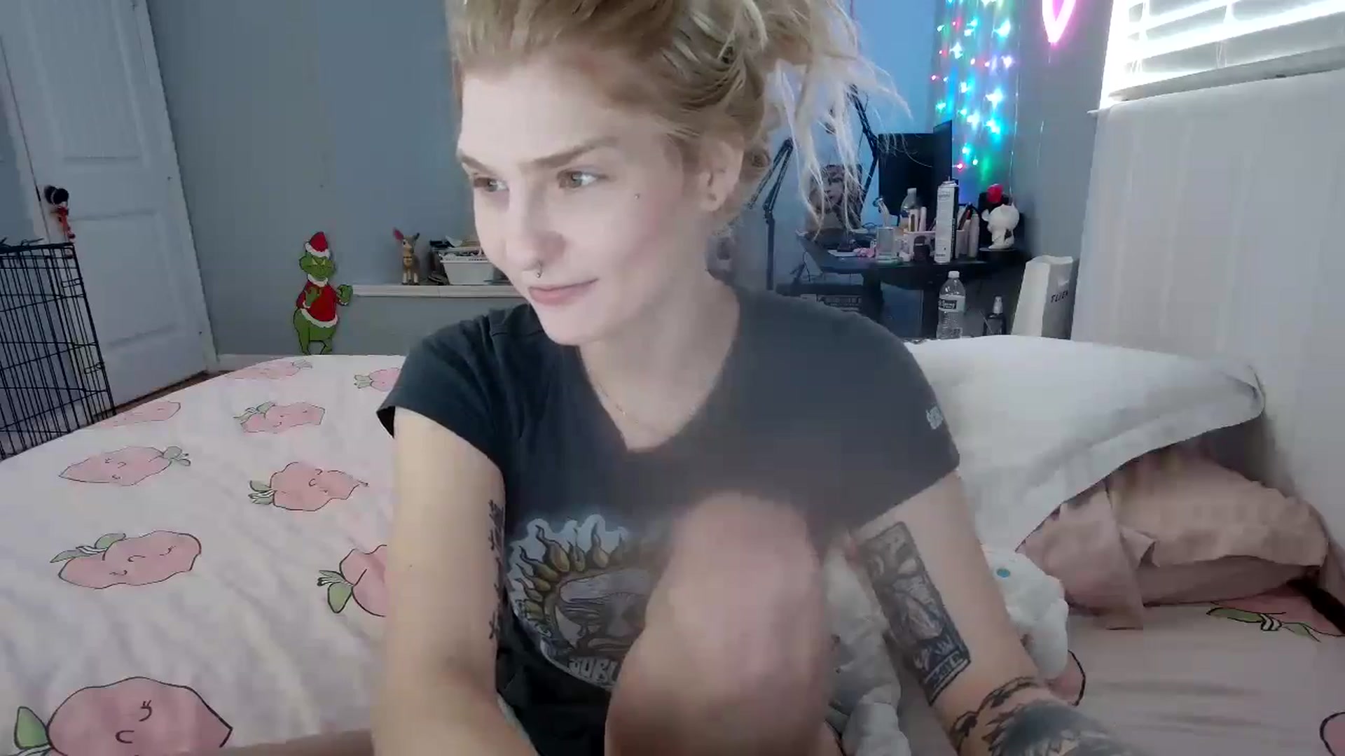 Gallery image thumbnail from DuckChan0's myfreecams stream on, 11/26/2024, 14:25 image 10 of 20