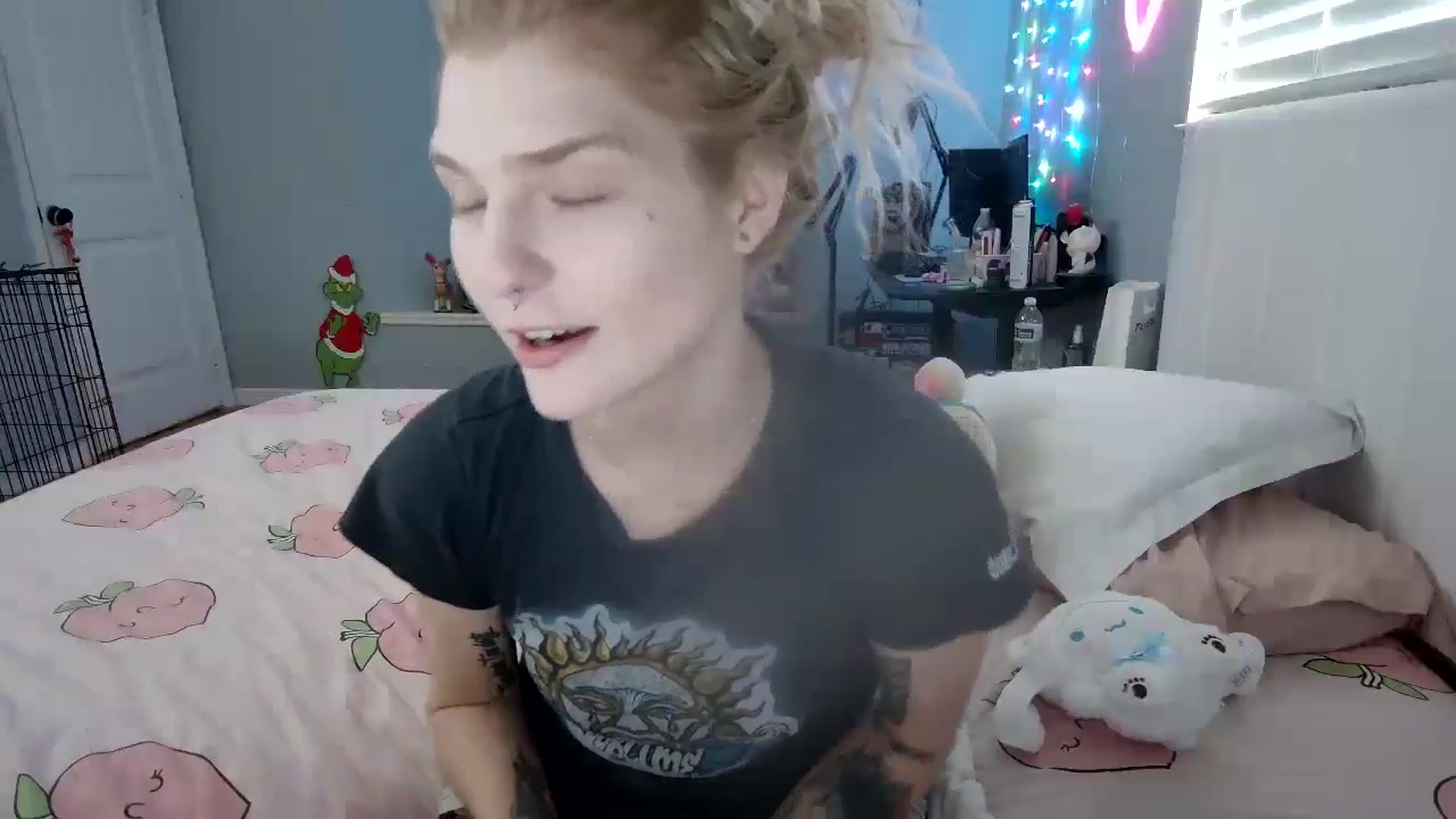 Gallery image thumbnail from DuckChan0's myfreecams stream on, 11/26/2024, 14:25 image 8 of 20