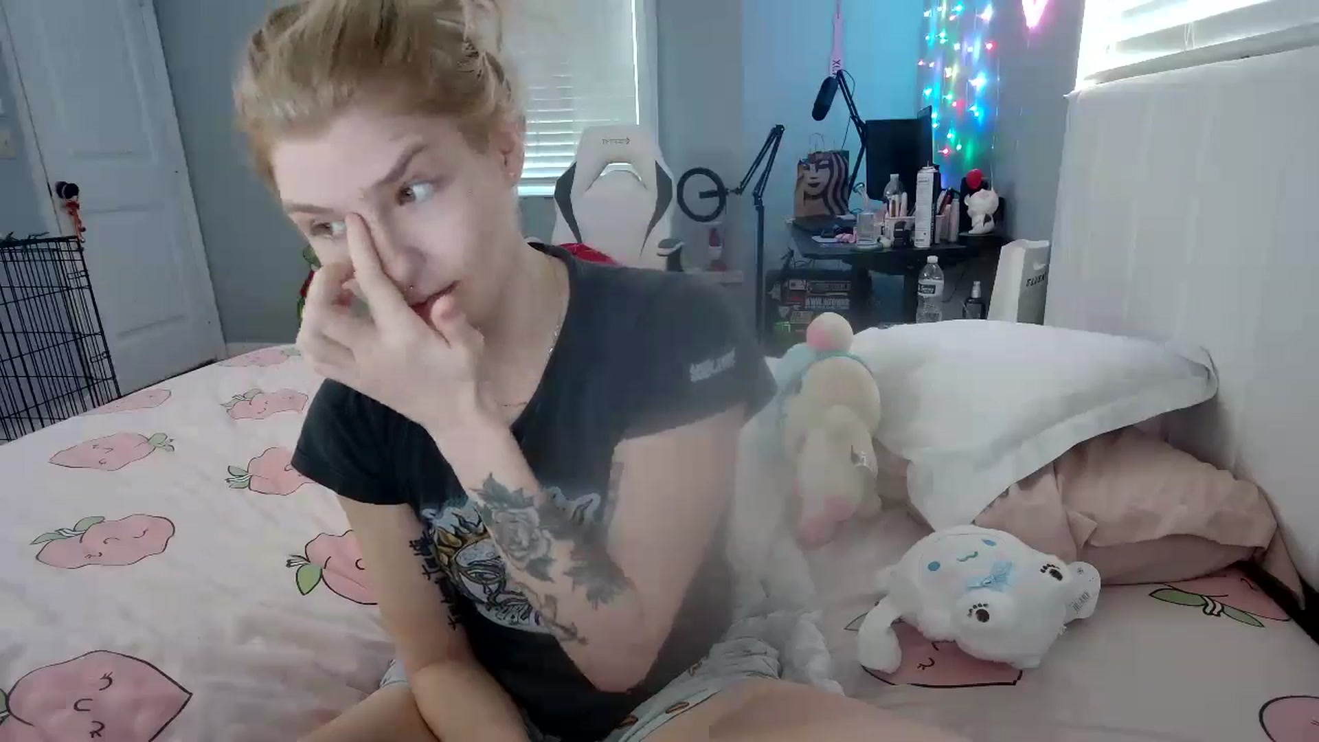 Gallery image thumbnail from DuckChan0's myfreecams stream on, 11/26/2024, 14:25 image 7 of 20
