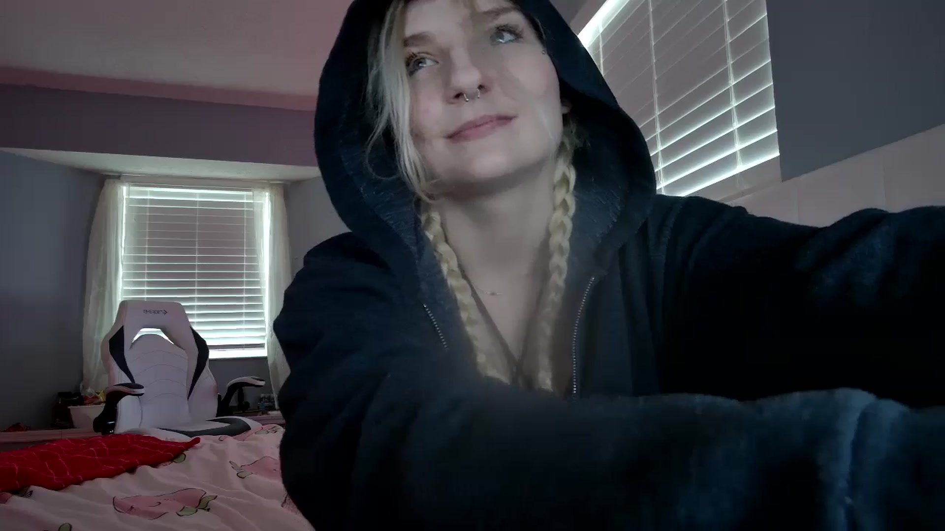 Gallery image thumbnail from DuckChan0's myfreecams stream on, 11/29/2024, 17:59 image 17 of 20