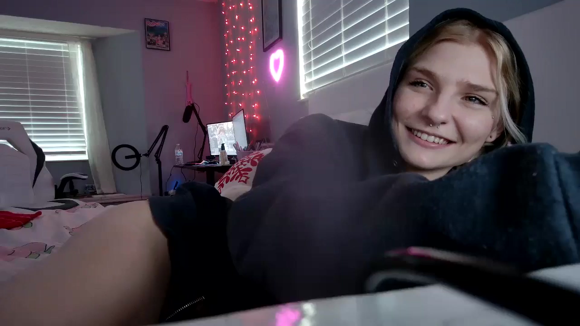 Gallery image thumbnail from DuckChan0's myfreecams stream on, 11/29/2024, 17:59 image 18 of 20