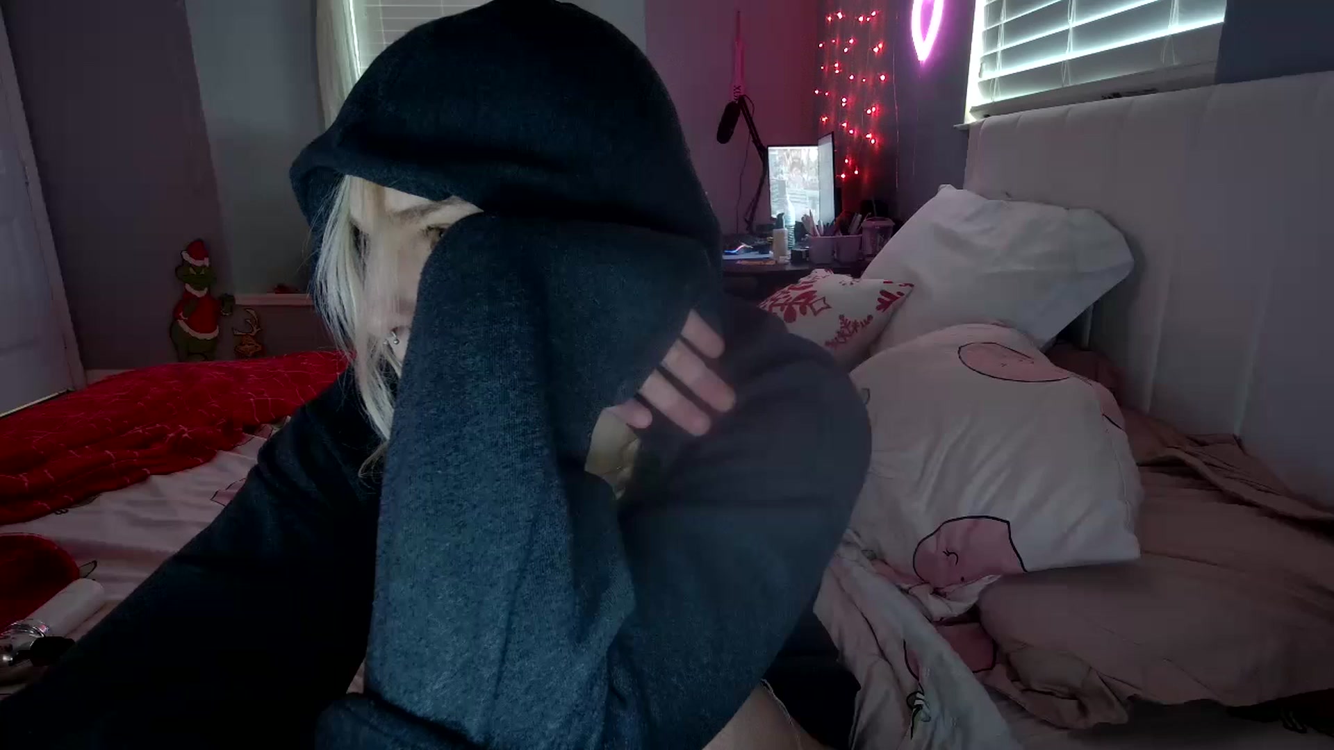 Gallery image thumbnail from DuckChan0's myfreecams stream on, 11/29/2024, 17:59 image 16 of 20
