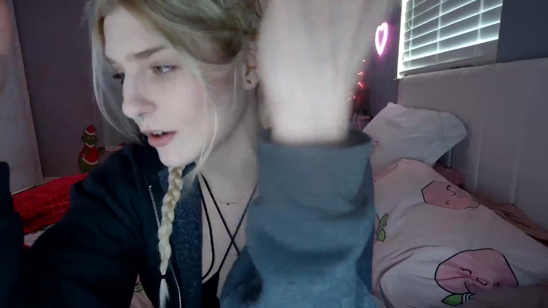 Gallery image thumbnail from DuckChan0's myfreecams stream on, 11/29/2024, 17:59 image 8 of 20
