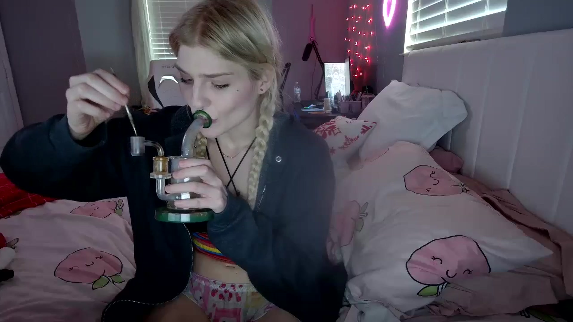 Gallery image thumbnail from DuckChan0's myfreecams stream on, 11/29/2024, 17:59 image 7 of 20