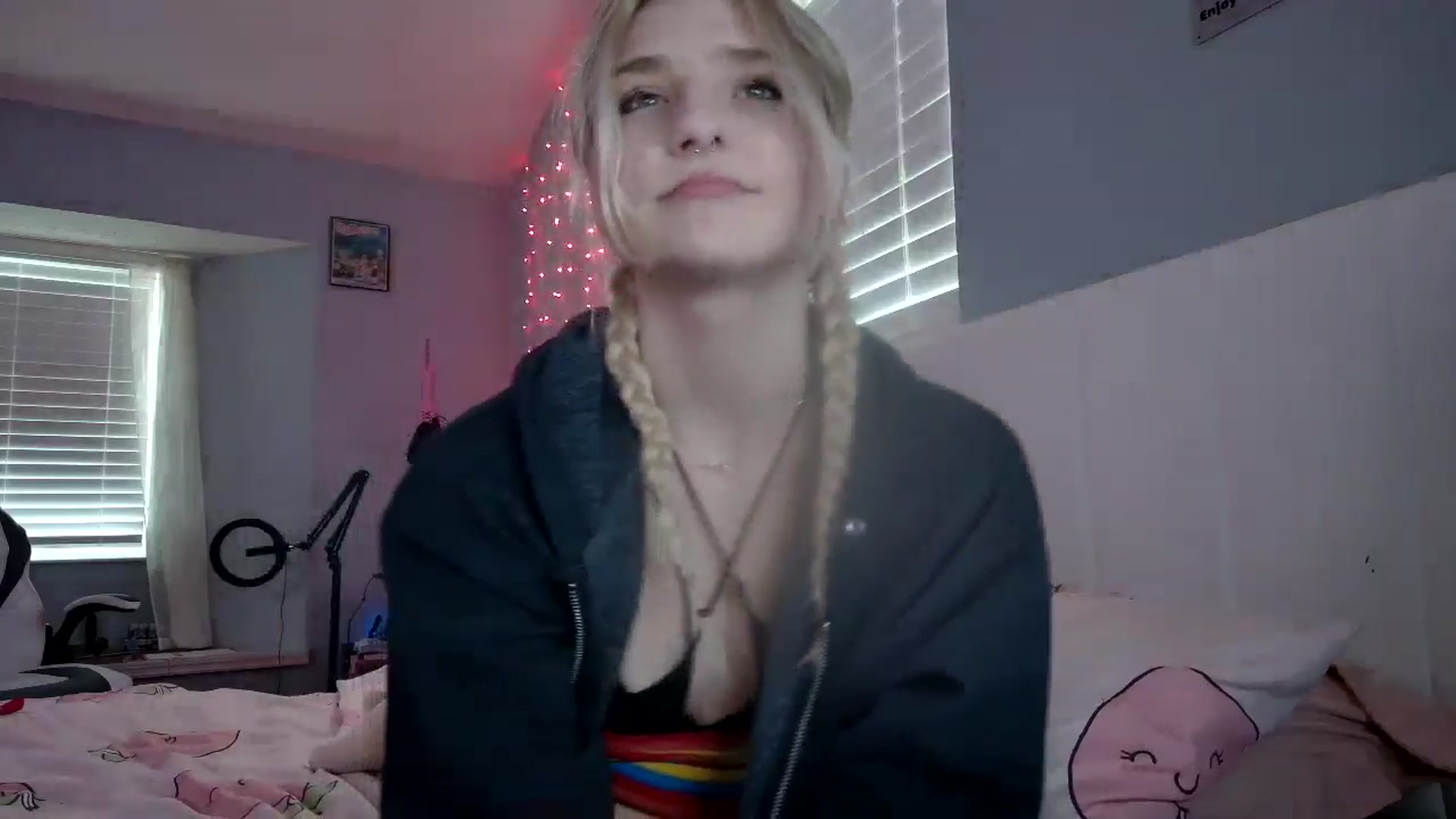 Gallery image thumbnail from DuckChan0's myfreecams stream on, 11/29/2024, 17:59 image 6 of 20
