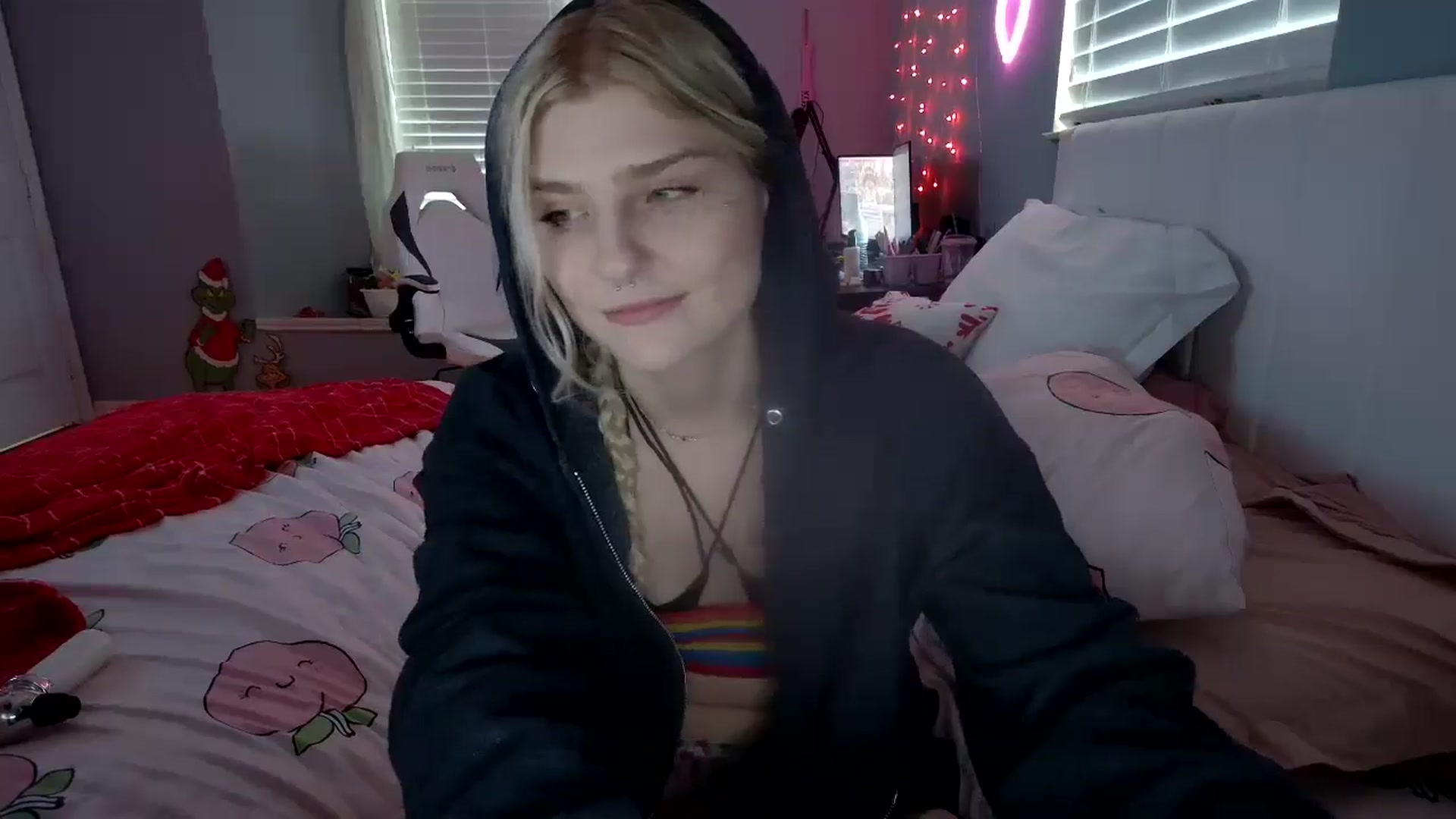 Gallery image thumbnail from DuckChan0's myfreecams stream on, 11/29/2024, 17:59 image 15 of 20