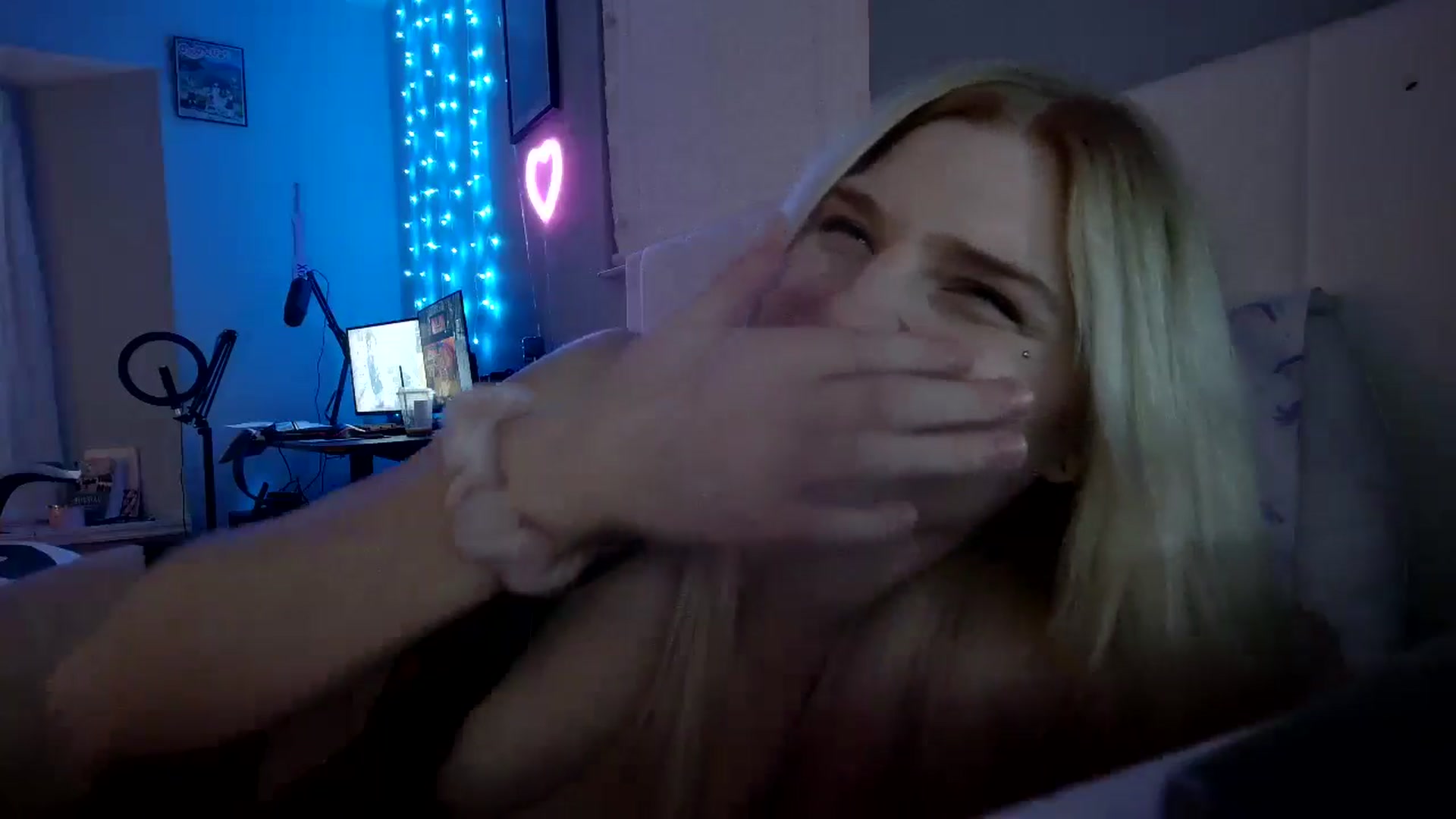 Gallery image thumbnail from DuckChan0's myfreecams stream on, 12/02/2024, 24:07 image 14 of 20