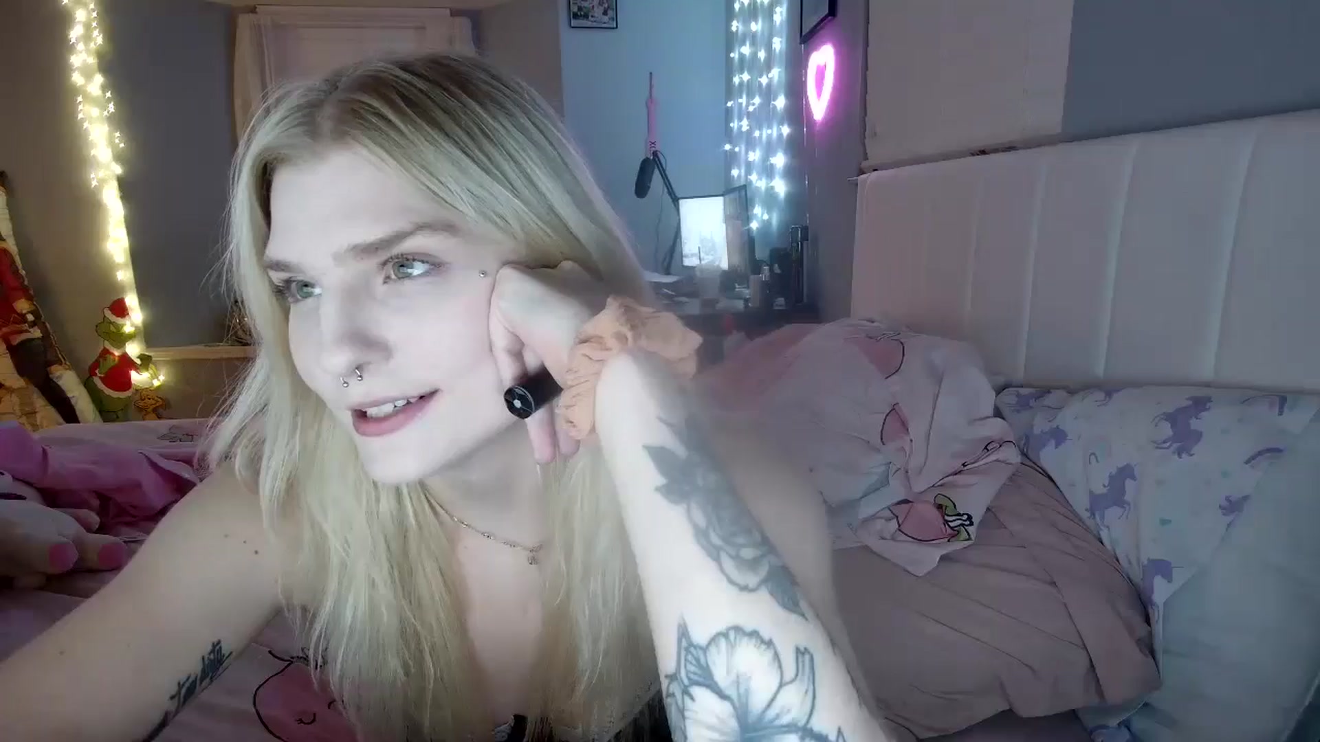 Gallery image thumbnail from DuckChan0's myfreecams stream on, 12/02/2024, 01:03 image 1 of 20