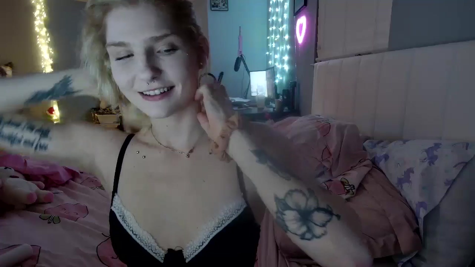 Gallery image thumbnail from DuckChan0's myfreecams stream on, 12/02/2024, 01:03 image 5 of 20