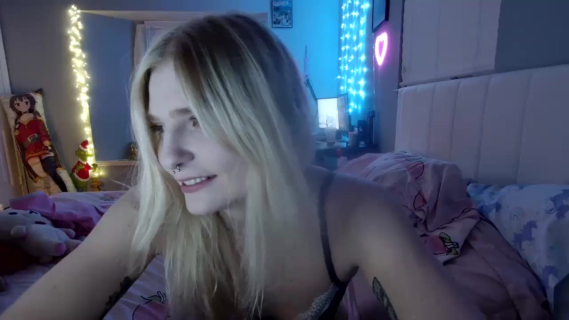 Gallery image thumbnail from DuckChan0's myfreecams stream on, 12/02/2024, 01:03 image 11 of 20