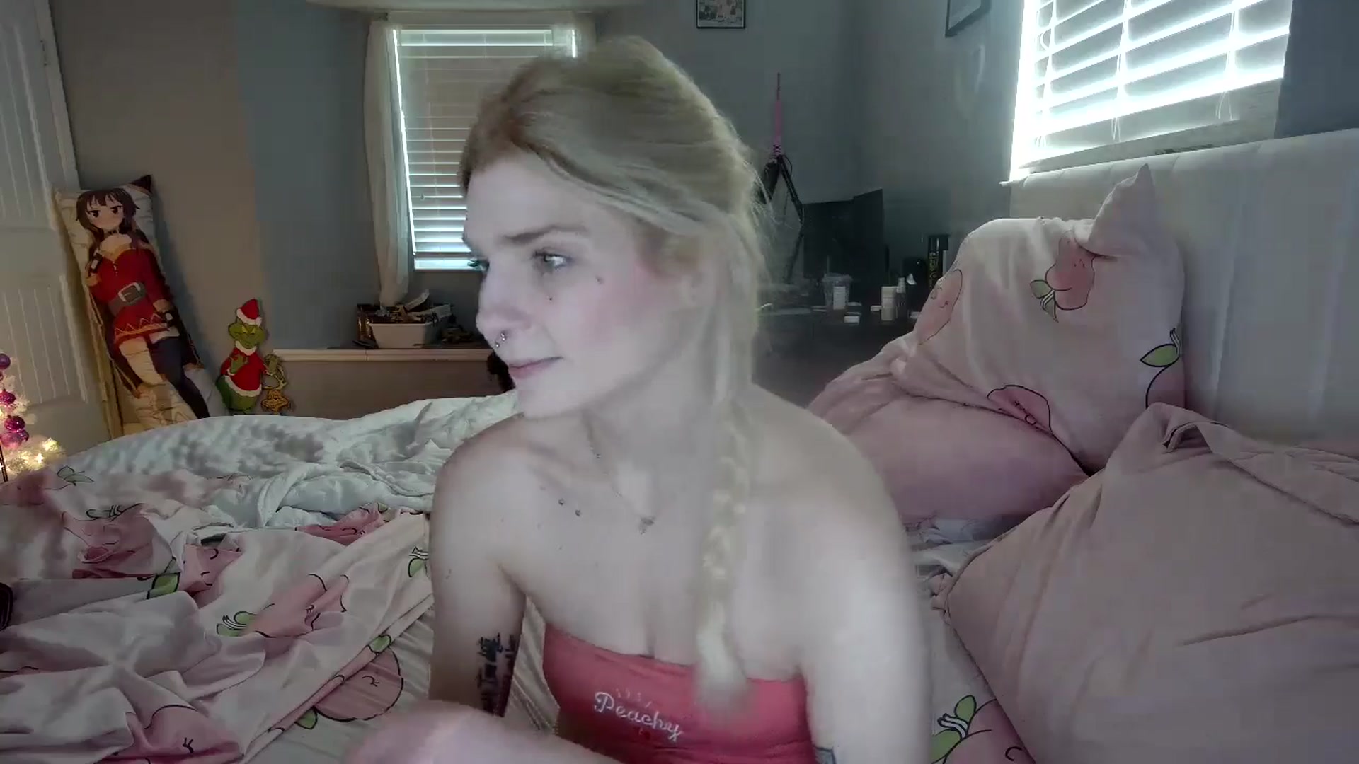 Gallery image thumbnail from DuckChan0's myfreecams stream on, 12/02/2024, 15:28 image 14 of 20