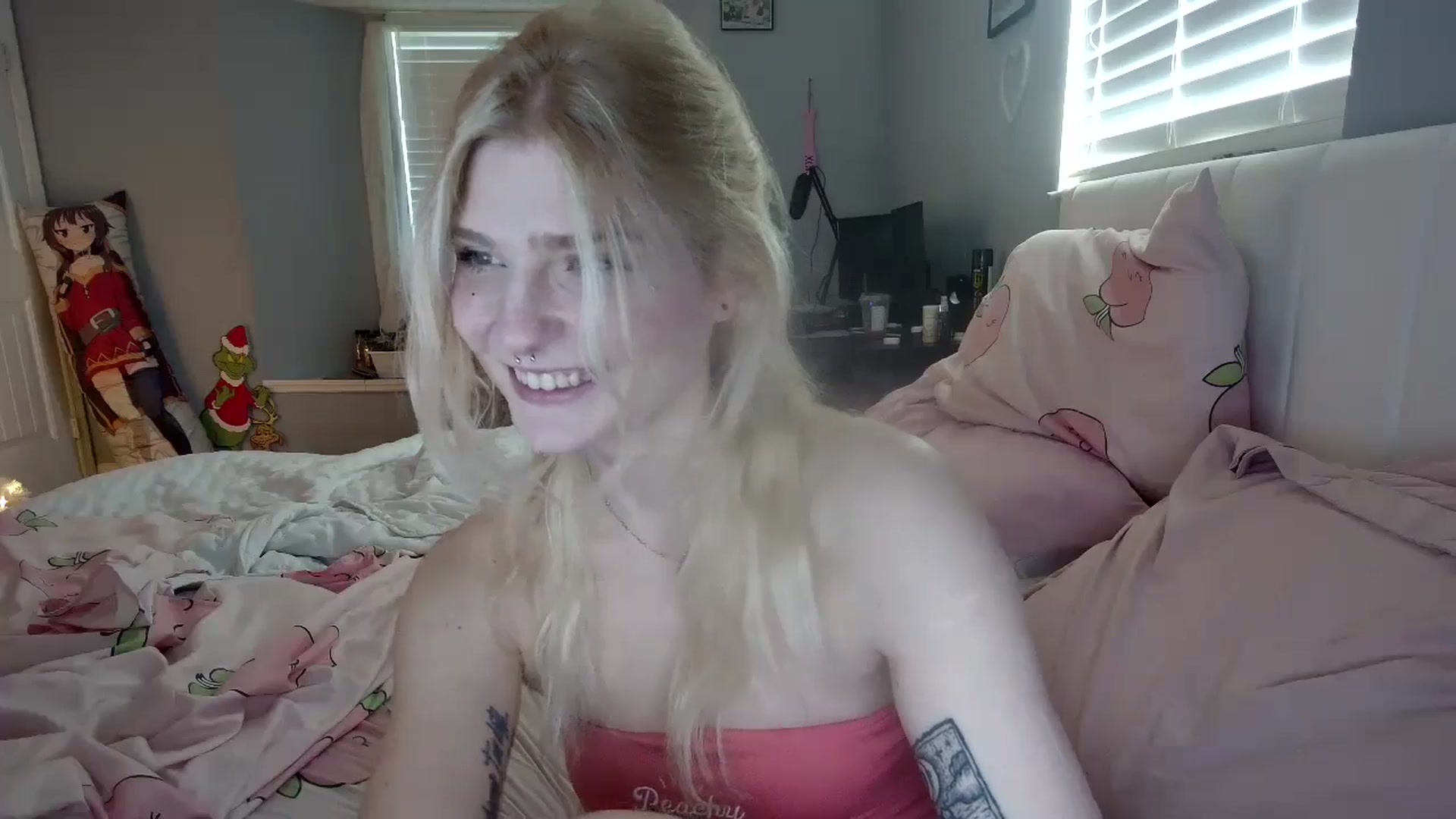 Gallery image thumbnail from DuckChan0's myfreecams stream on, 12/02/2024, 15:28 image 15 of 20