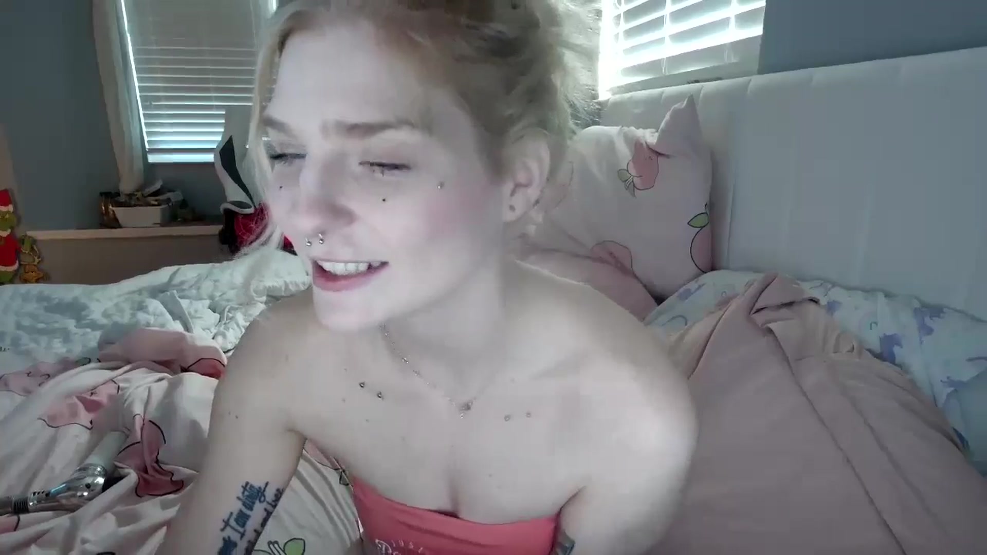 Gallery image thumbnail from DuckChan0's myfreecams stream on, 12/02/2024, 15:57 image 17 of 20
