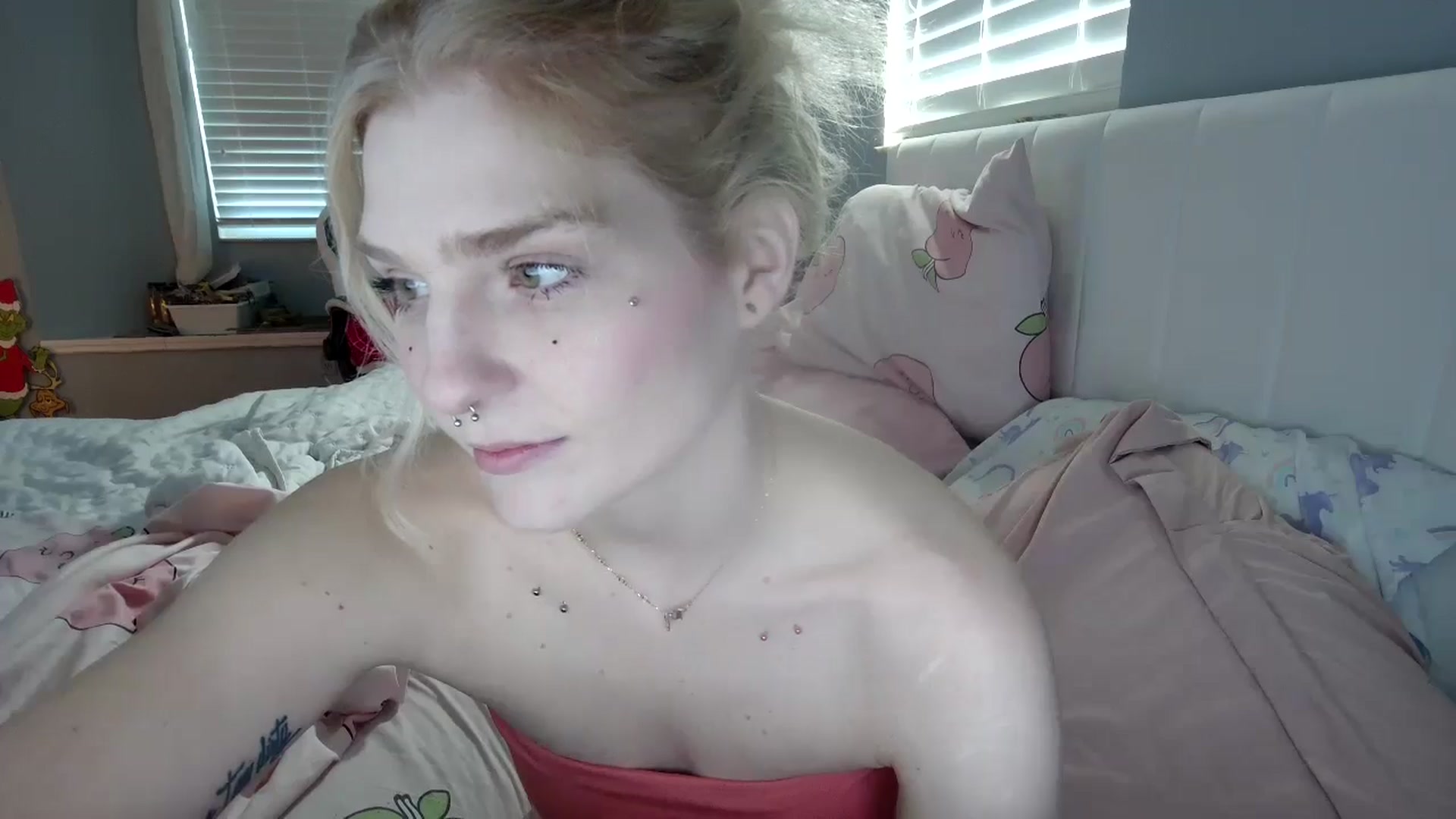 Gallery image thumbnail from DuckChan0's myfreecams stream on, 12/02/2024, 15:57 image 18 of 20