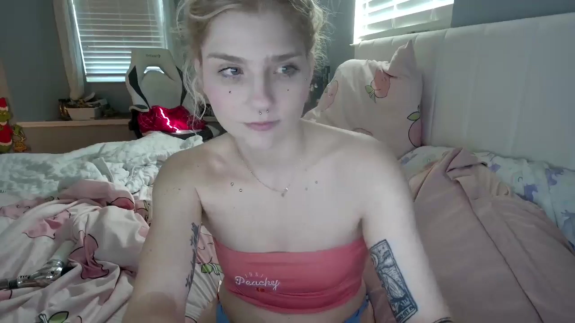 Gallery image thumbnail from DuckChan0's myfreecams stream on, 12/02/2024, 15:57 image 14 of 20