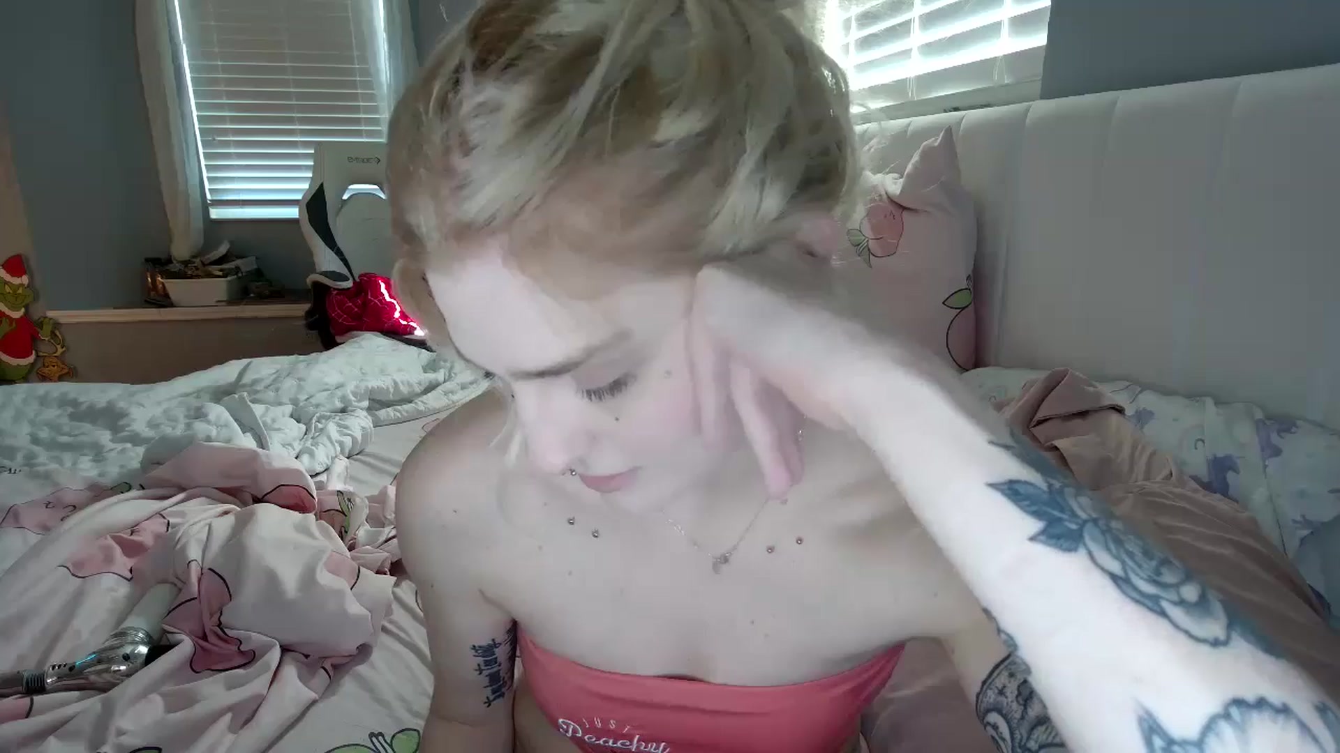 Gallery image thumbnail from DuckChan0's myfreecams stream on, 12/02/2024, 15:57 image 15 of 20