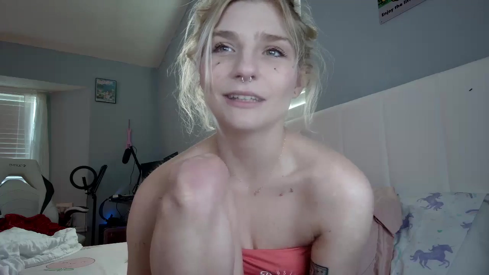 Gallery image thumbnail from DuckChan0's myfreecams stream on, 12/02/2024, 16:48 image 20 of 20