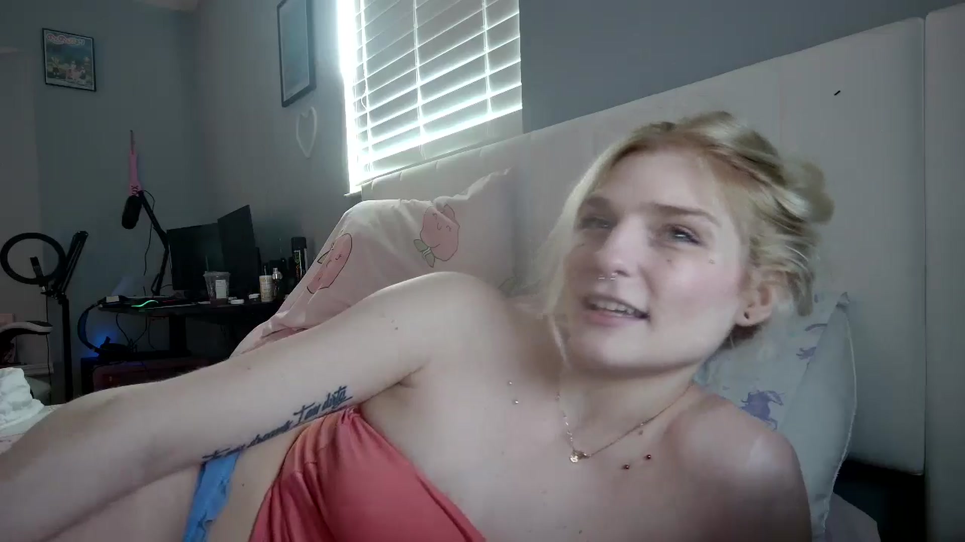 Gallery image thumbnail from DuckChan0's myfreecams stream on, 12/02/2024, 16:48 image 19 of 20