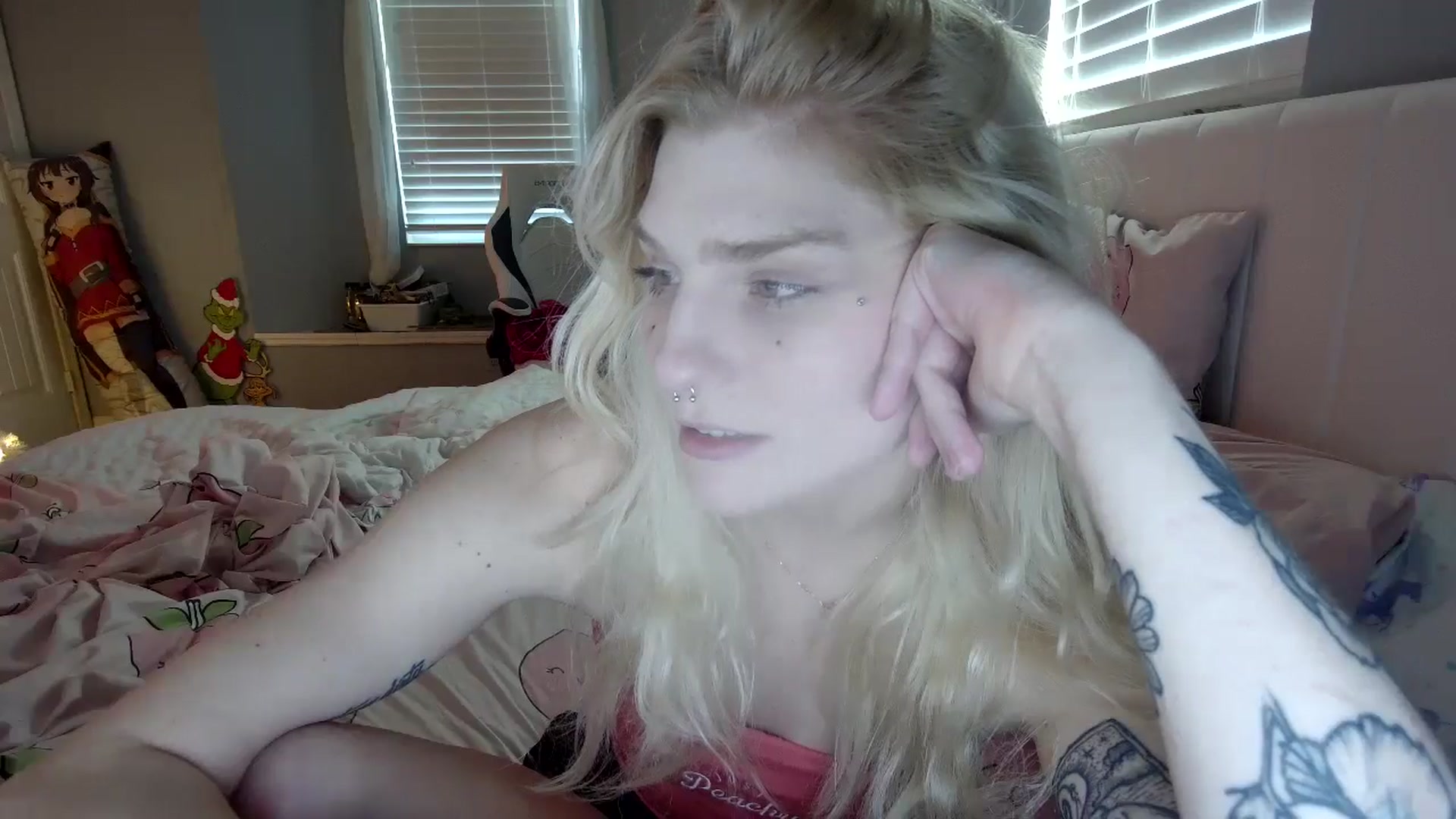 Gallery image thumbnail from DuckChan0's myfreecams stream on, 12/02/2024, 17:25 image 14 of 20