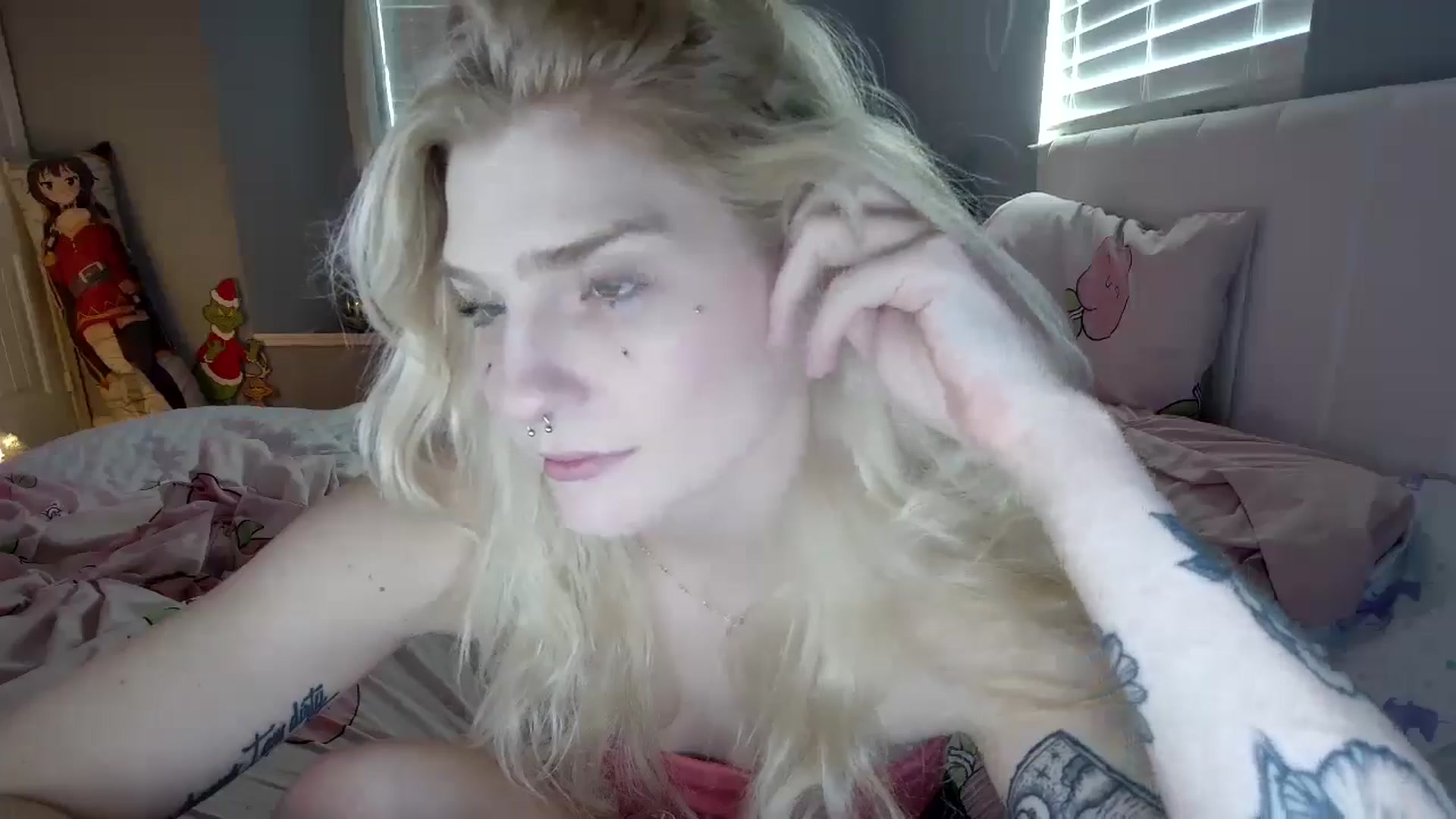 Gallery image thumbnail from DuckChan0's myfreecams stream on, 12/02/2024, 17:25 image 17 of 20