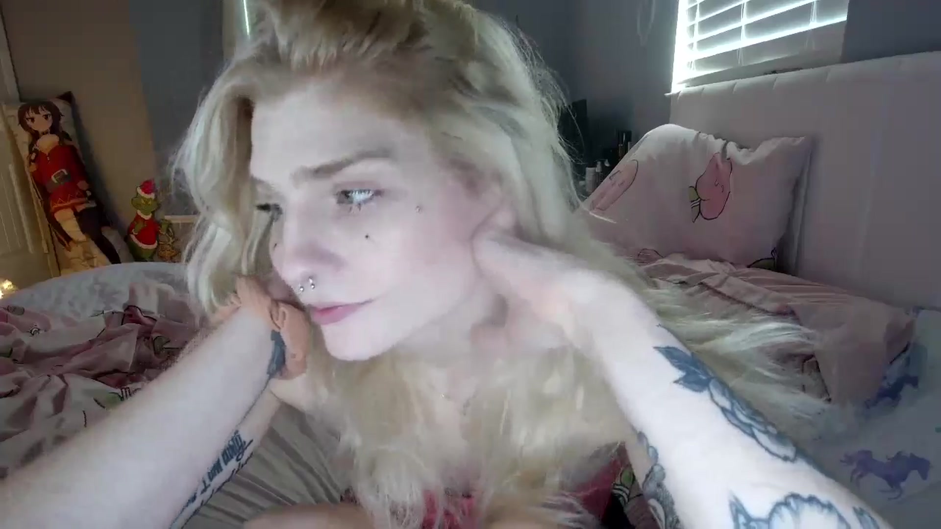 Gallery image thumbnail from DuckChan0's myfreecams stream on, 12/02/2024, 17:25 image 15 of 20