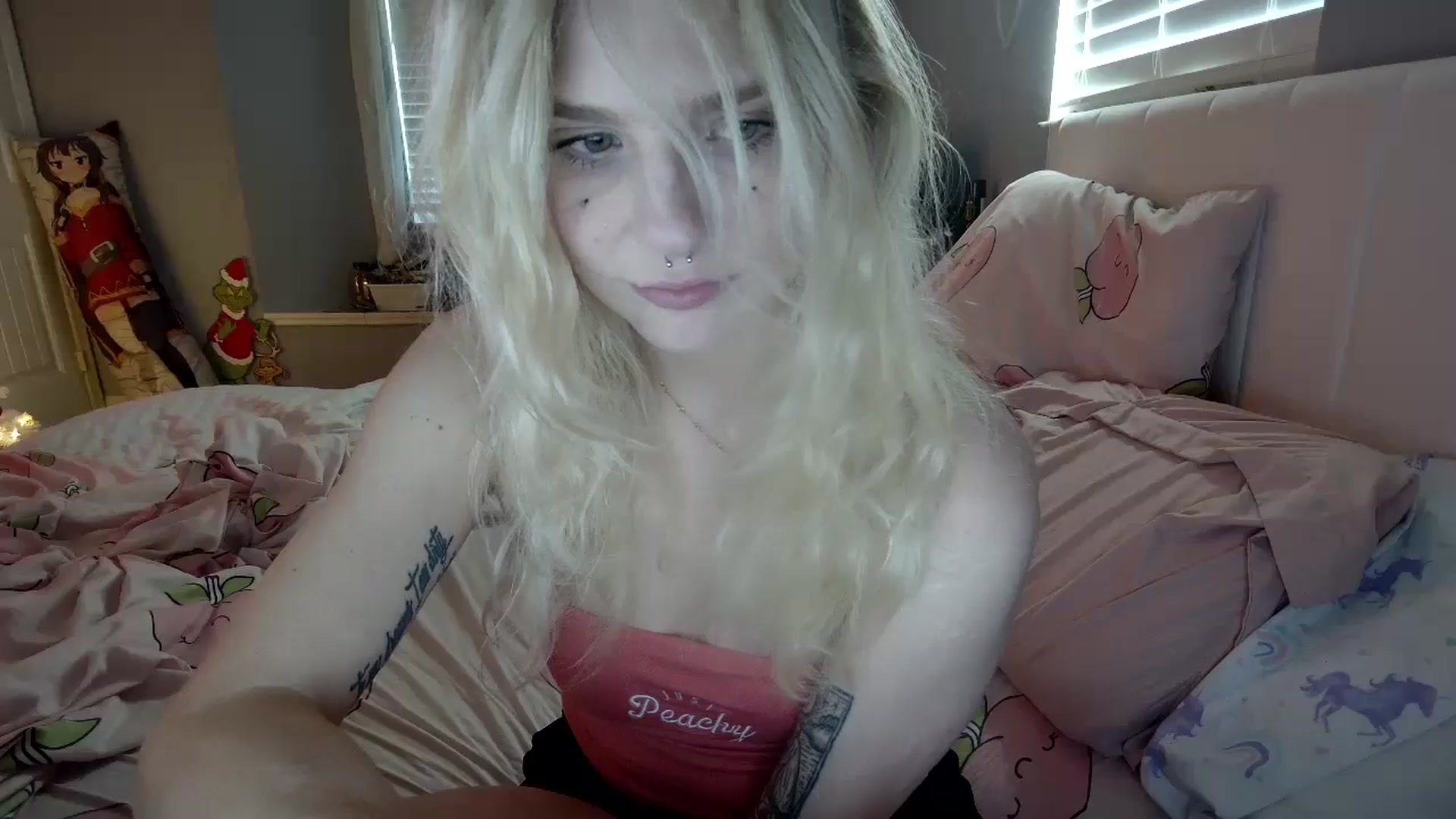 Gallery image thumbnail from DuckChan0's myfreecams stream on, 12/02/2024, 17:25 image 12 of 20