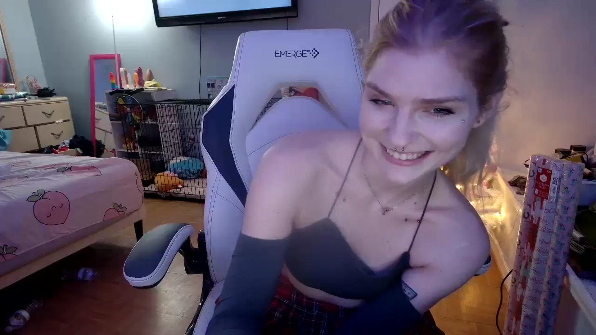 Gallery image thumbnail from DuckChan0's myfreecams stream on, 12/05/2024, 24:46 image 2 of 20