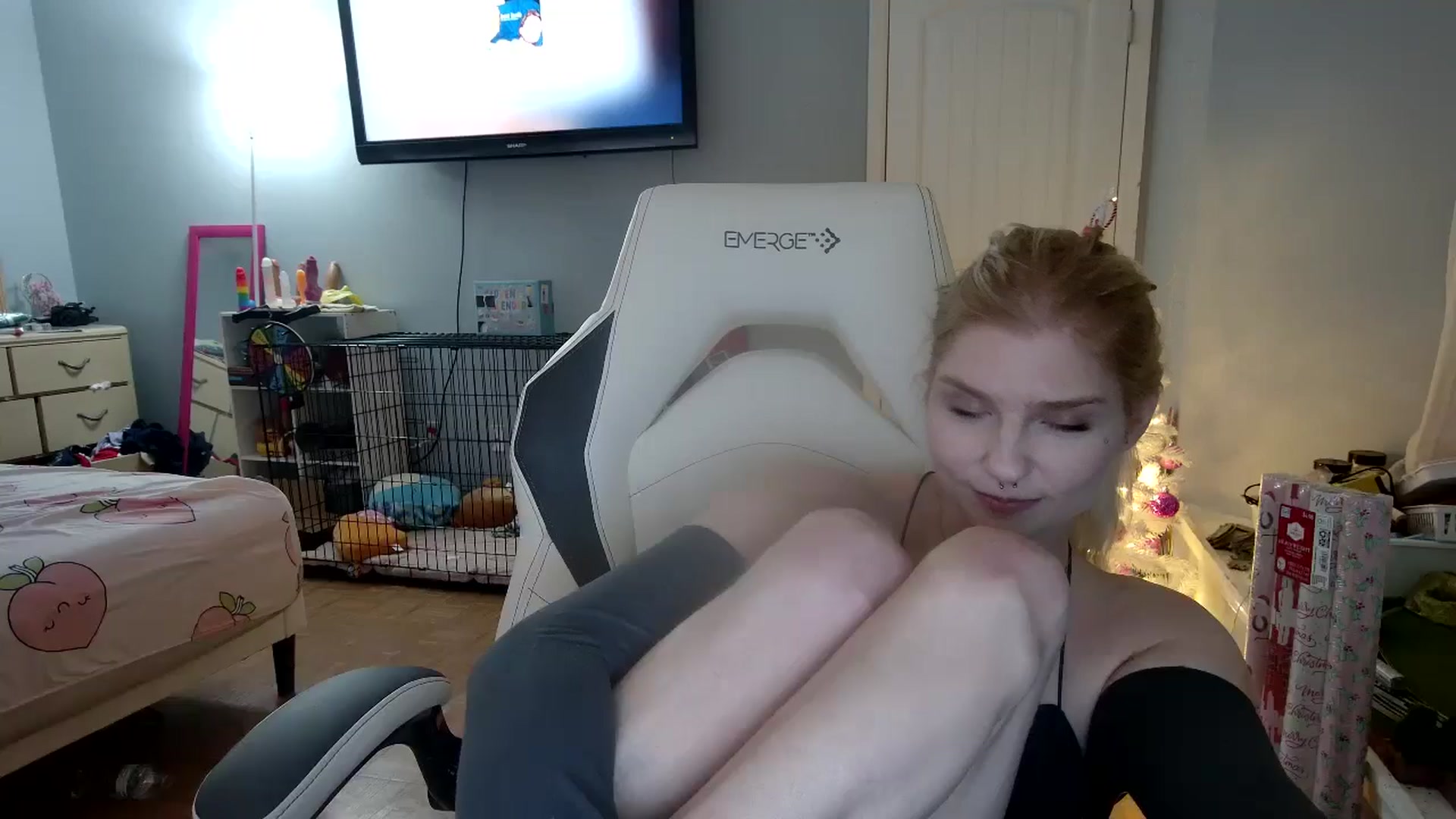 Gallery image thumbnail from DuckChan0's myfreecams stream on, 12/05/2024, 24:46 image 1 of 20