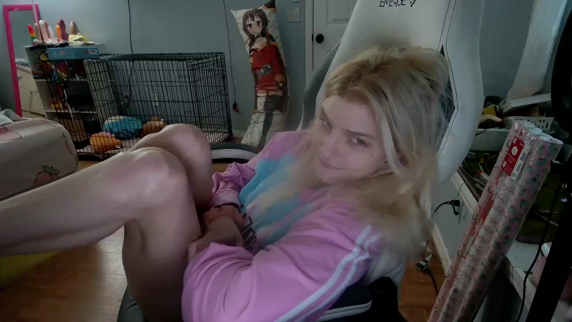 Gallery image thumbnail from DuckChan0's myfreecams stream on, 12/05/2024, 13:50 image 3 of 20