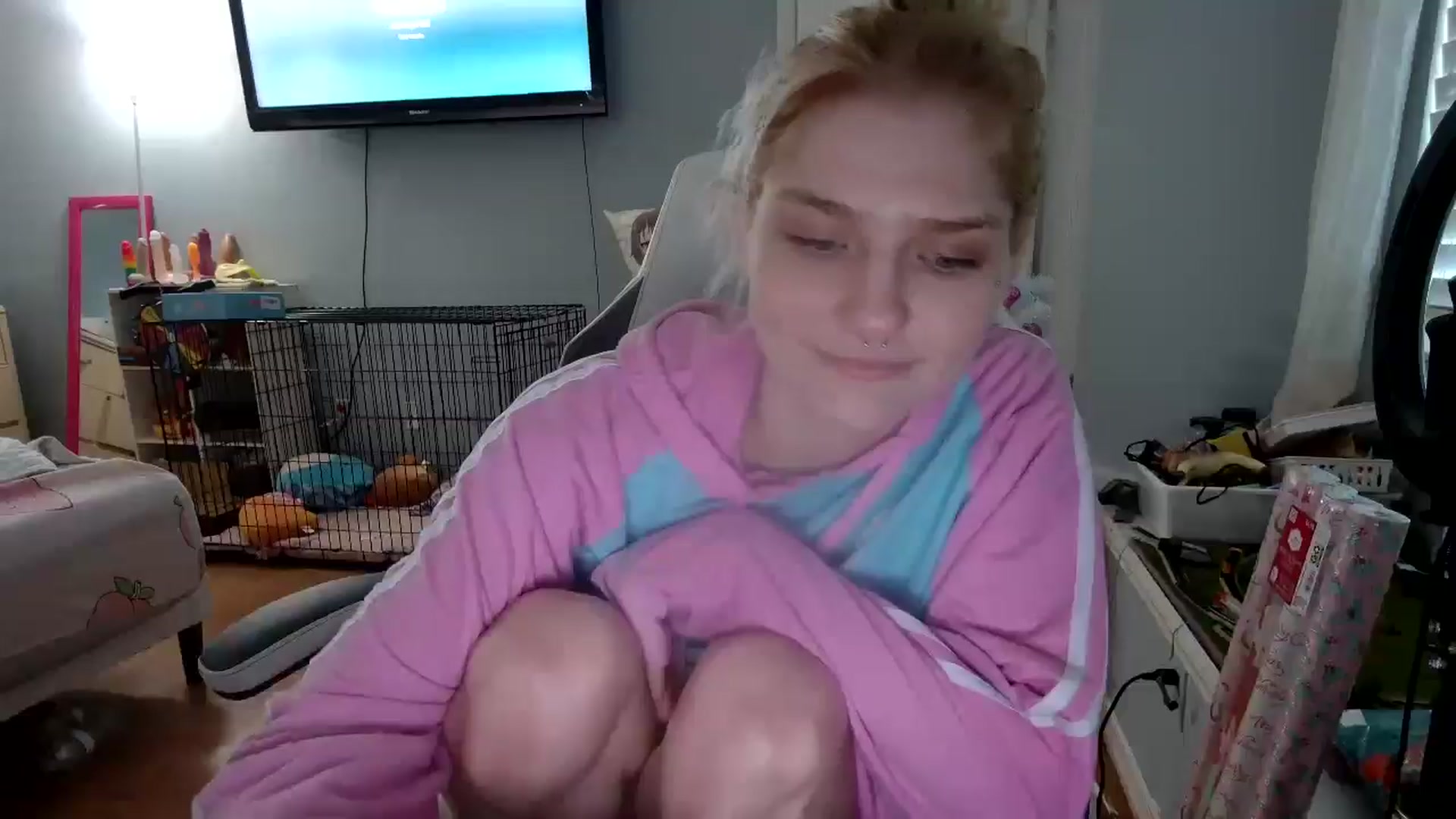 Gallery image thumbnail from DuckChan0's myfreecams stream on, 12/05/2024, 13:50 image 13 of 20