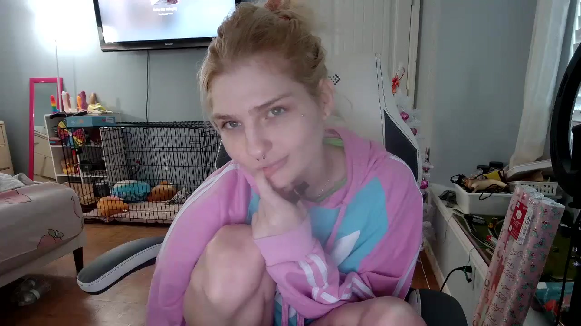 Gallery image thumbnail from DuckChan0's myfreecams stream on, 12/05/2024, 13:50 image 16 of 20