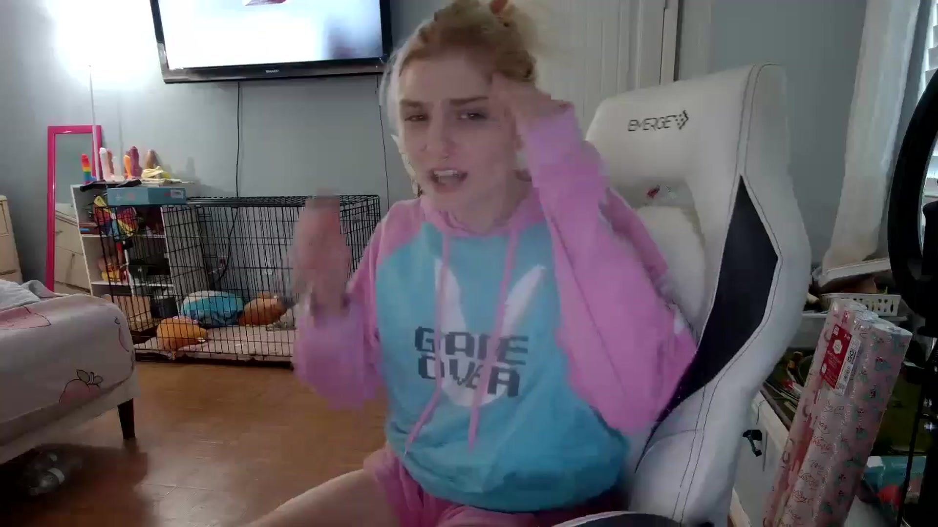 Gallery image thumbnail from DuckChan0's myfreecams stream on, 12/05/2024, 13:50 image 14 of 20
