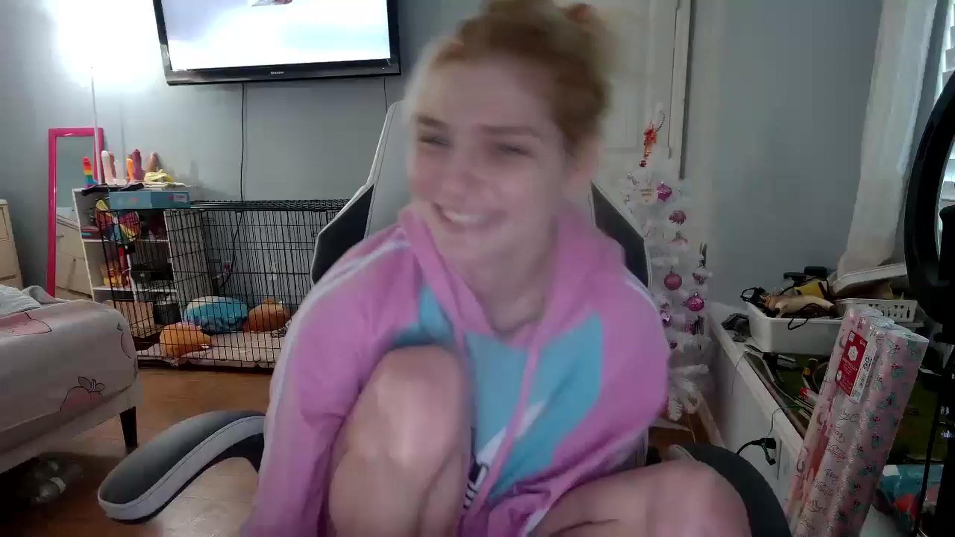 Gallery image thumbnail from DuckChan0's myfreecams stream on, 12/05/2024, 13:50 image 15 of 20