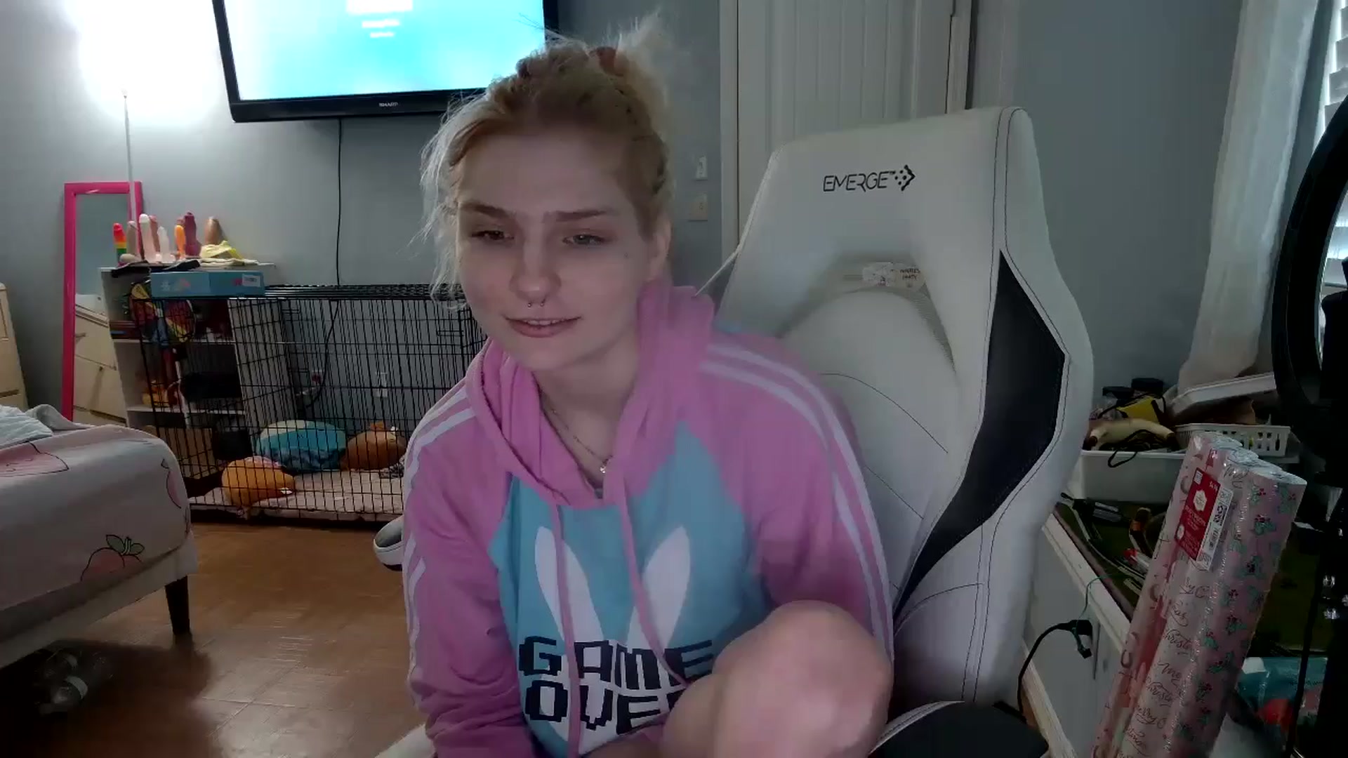 Gallery image thumbnail from DuckChan0's myfreecams stream on, 12/05/2024, 13:50 image 12 of 20