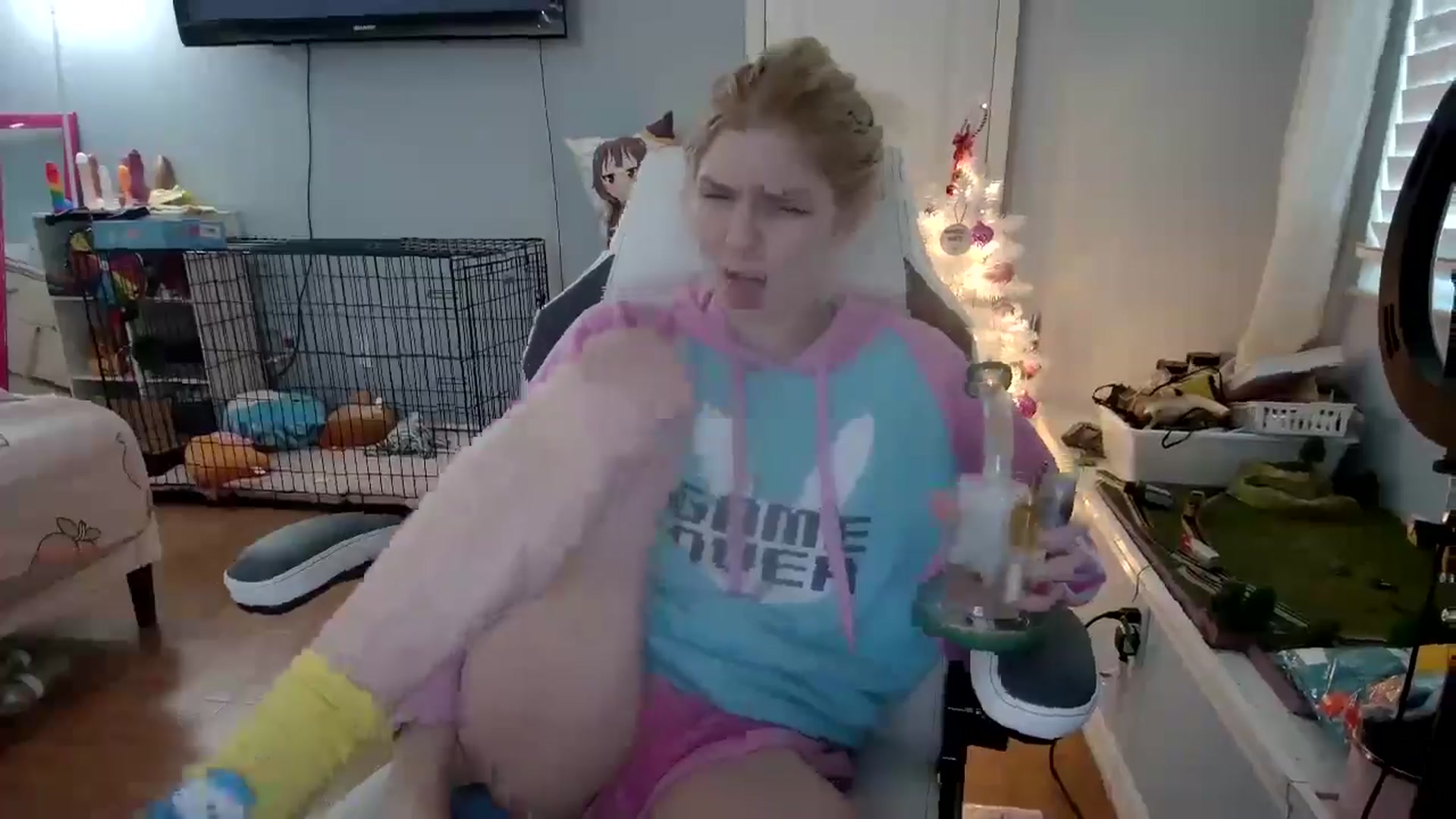 Gallery image thumbnail from DuckChan0's myfreecams stream on, 12/05/2024, 14:16 image 3 of 20