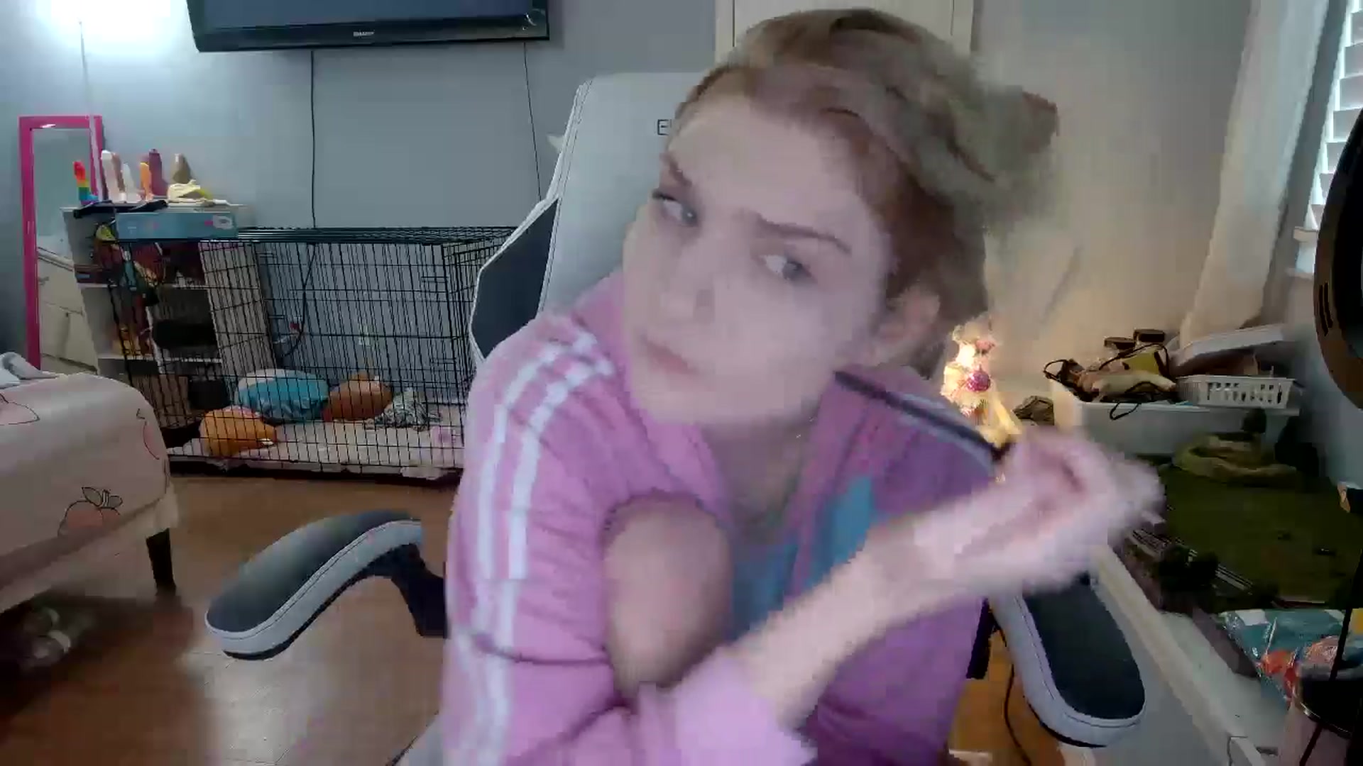 Gallery image thumbnail from DuckChan0's myfreecams stream on, 12/05/2024, 14:16 image 11 of 20