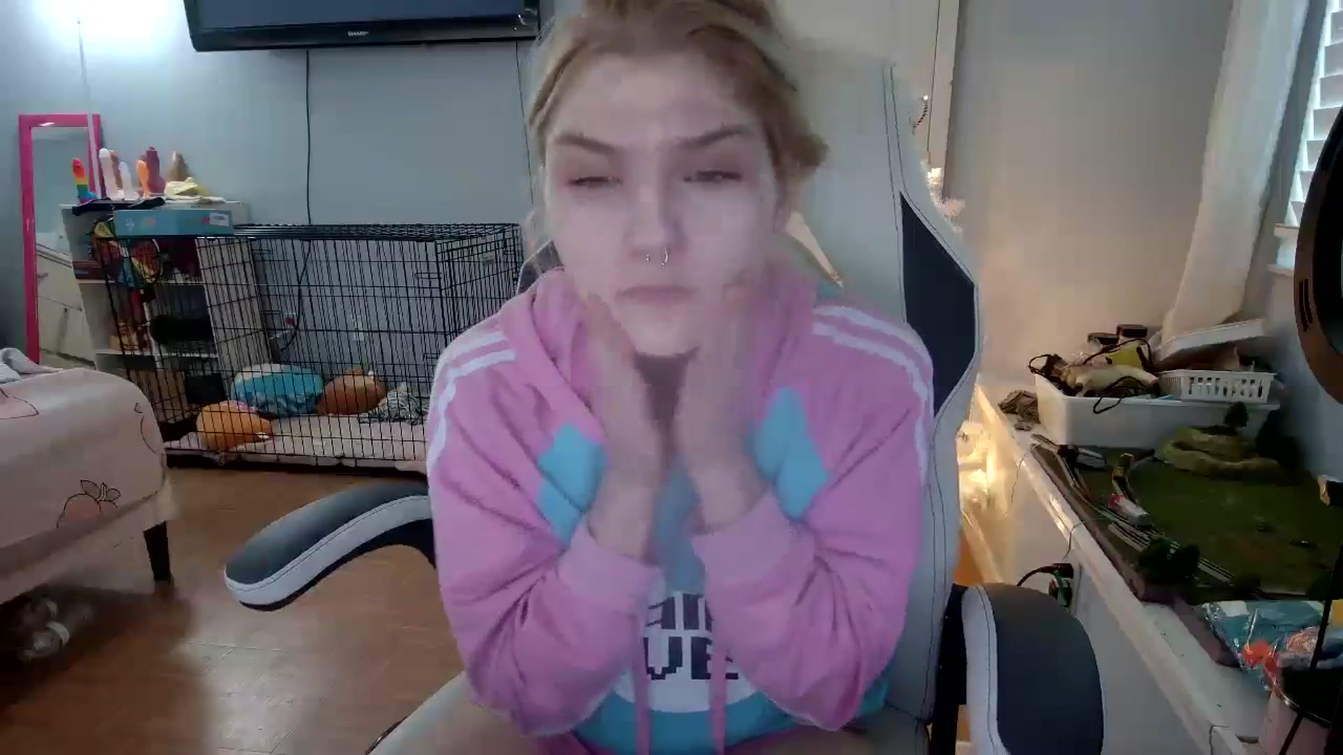 Gallery image thumbnail from DuckChan0's myfreecams stream on, 12/05/2024, 14:16 image 8 of 20