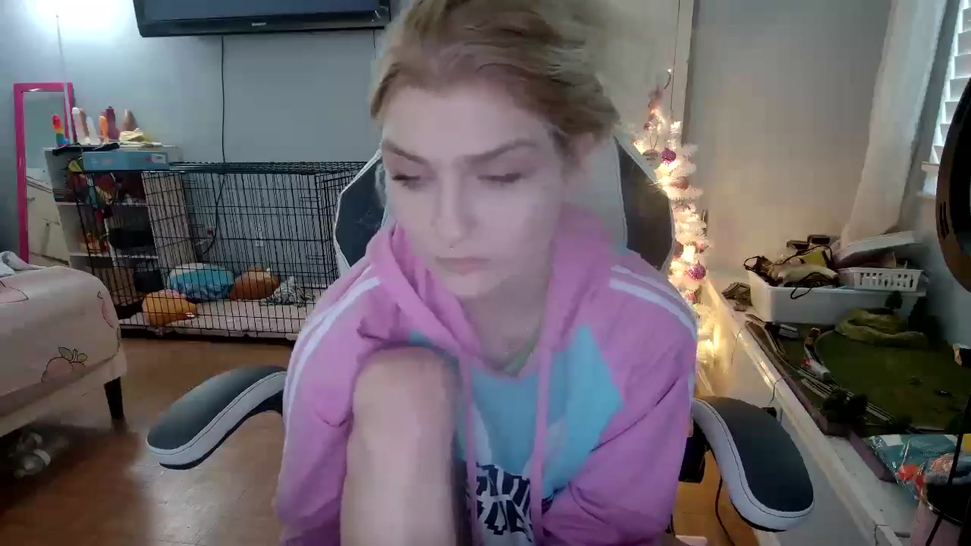 Gallery image thumbnail from DuckChan0's myfreecams stream on, 12/05/2024, 14:16 image 12 of 20
