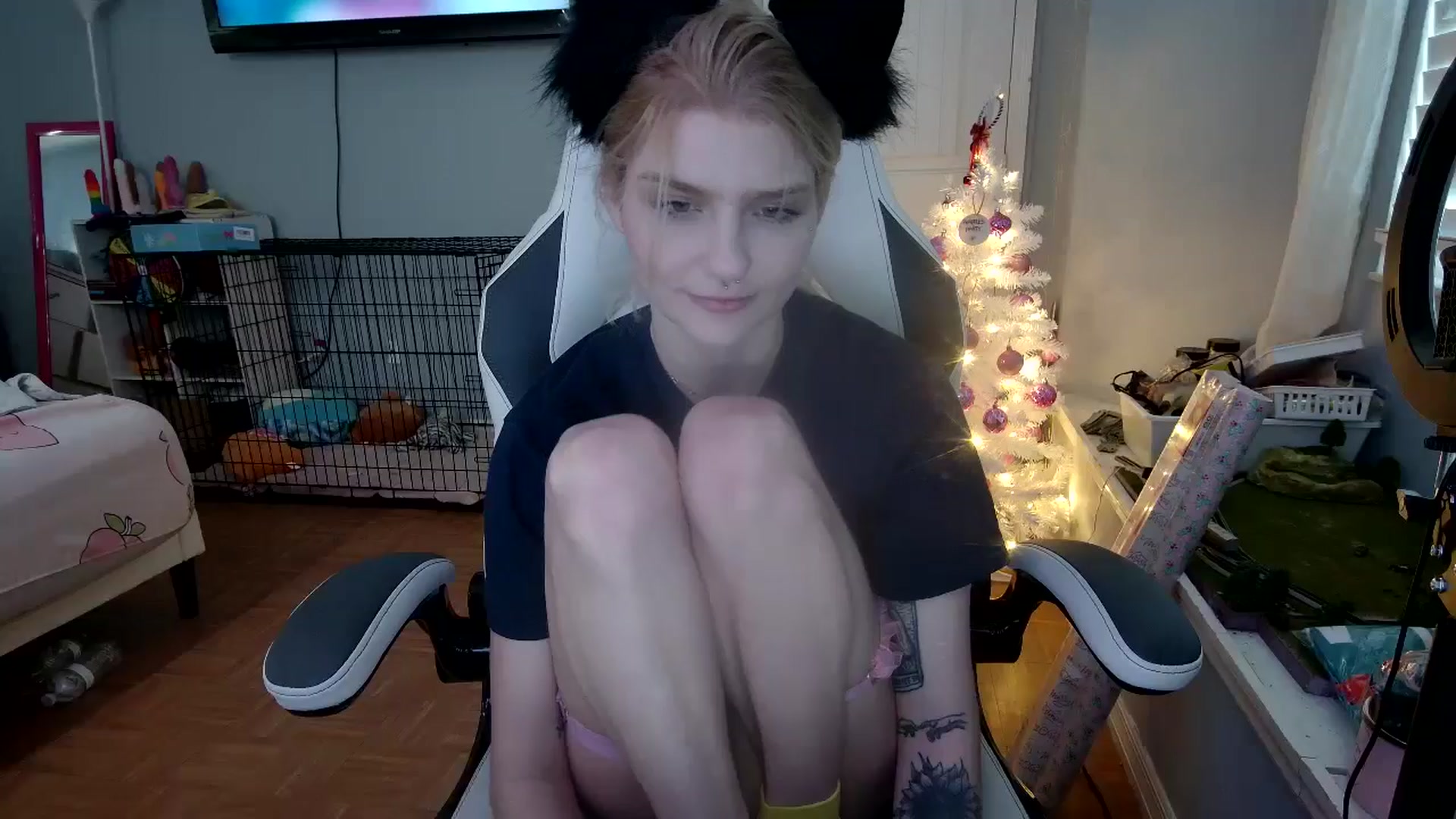 Gallery image thumbnail from DuckChan0's myfreecams stream on, 12/05/2024, 14:56 image 1 of 20
