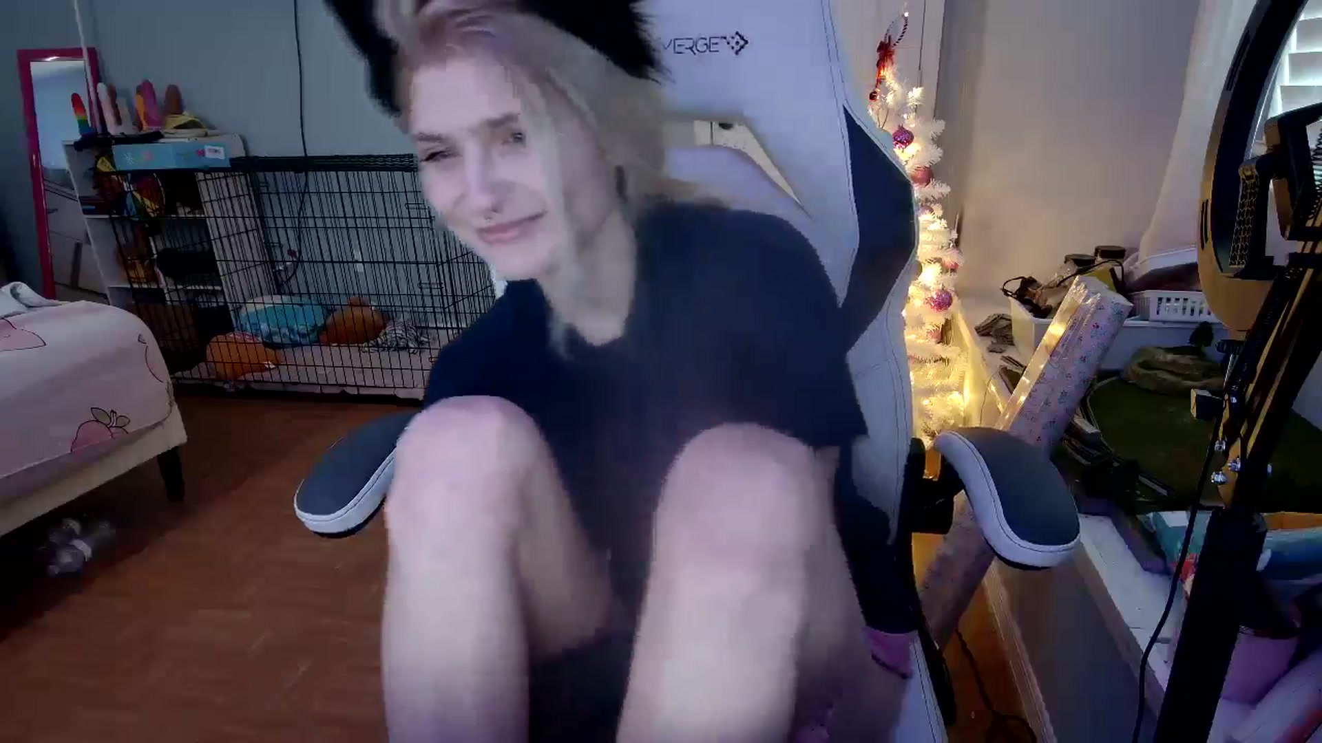 Gallery image thumbnail from DuckChan0's myfreecams stream on, 12/05/2024, 14:56 image 17 of 20