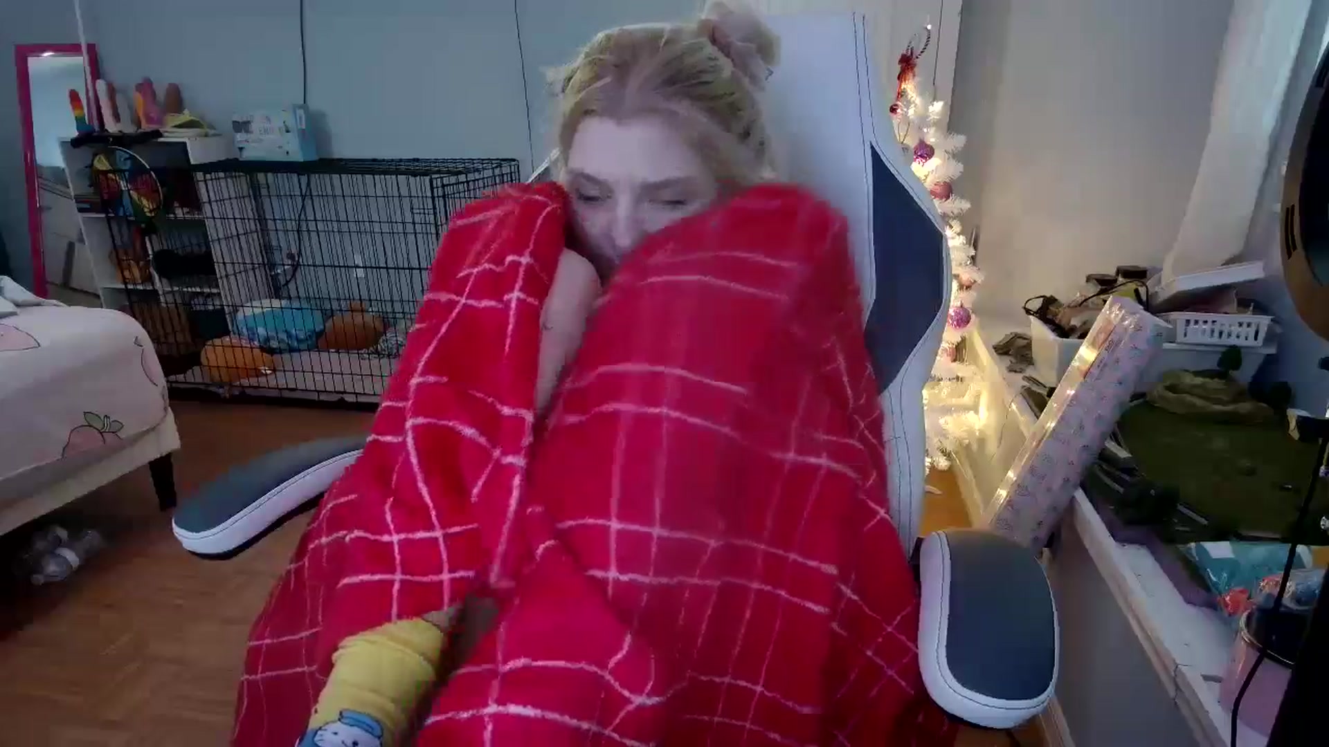 Gallery image thumbnail from DuckChan0's myfreecams stream on, 12/05/2024, 15:55 image 13 of 20
