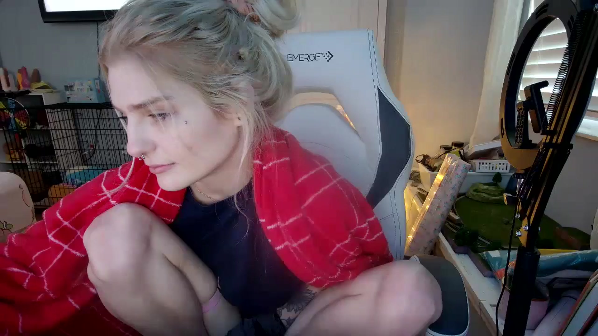 Gallery image thumbnail from DuckChan0's myfreecams stream on, 12/05/2024, 16:15 image 4 of 20