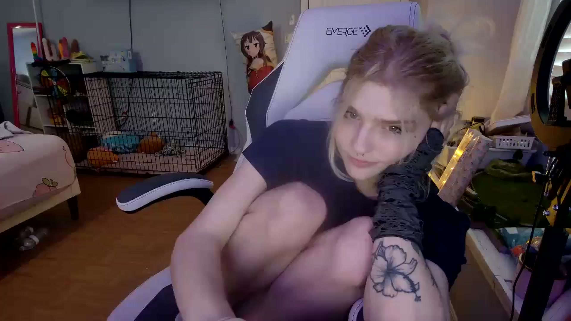 Gallery image thumbnail from DuckChan0's myfreecams stream on, 12/05/2024, 16:39 image 12 of 20