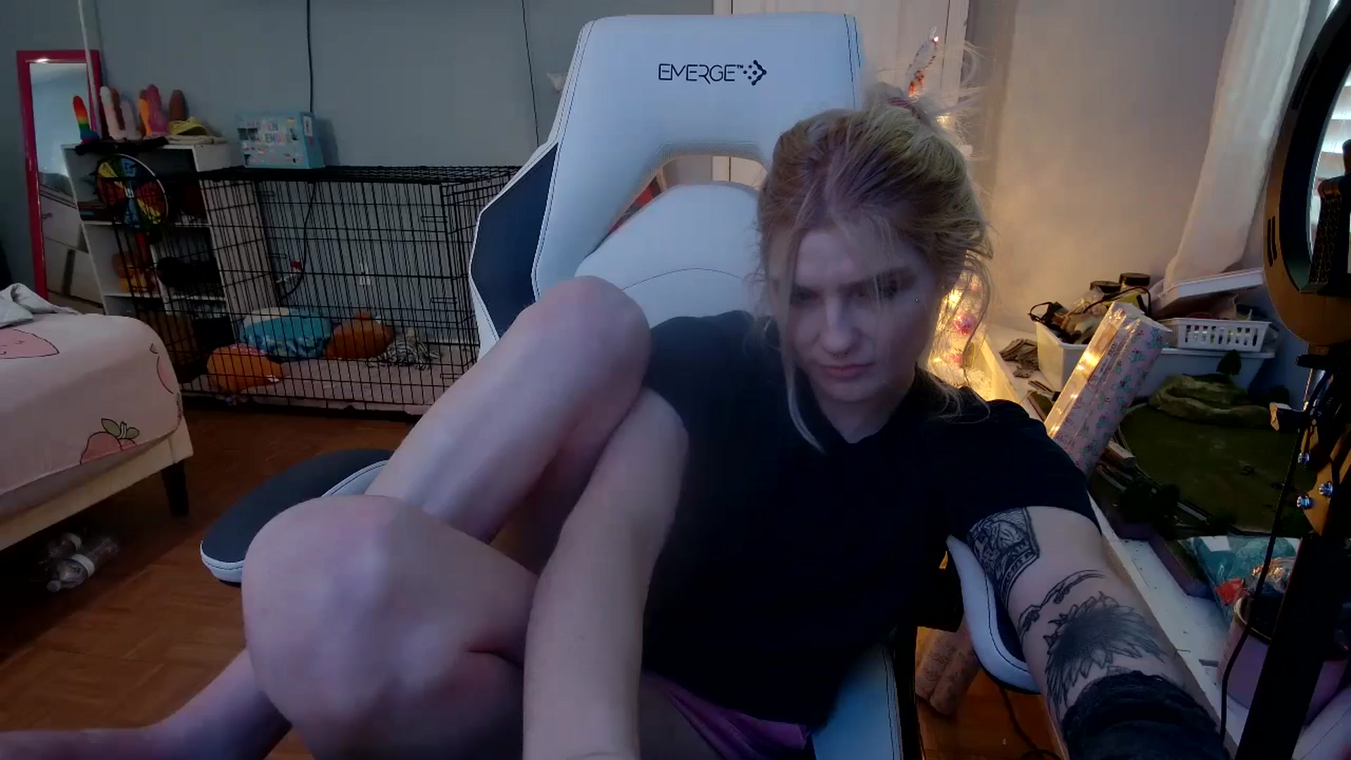 Gallery image thumbnail from DuckChan0's myfreecams stream on, 12/05/2024, 16:39 image 15 of 20